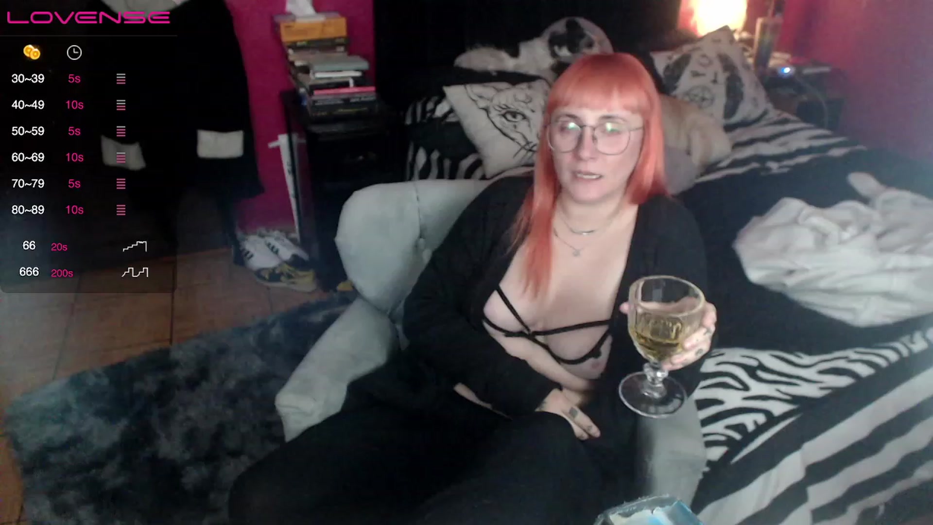 Gallery image thumbnail from AxeHallow's myfreecams stream on, 05/10/2023, 03:40 image 18 of 20