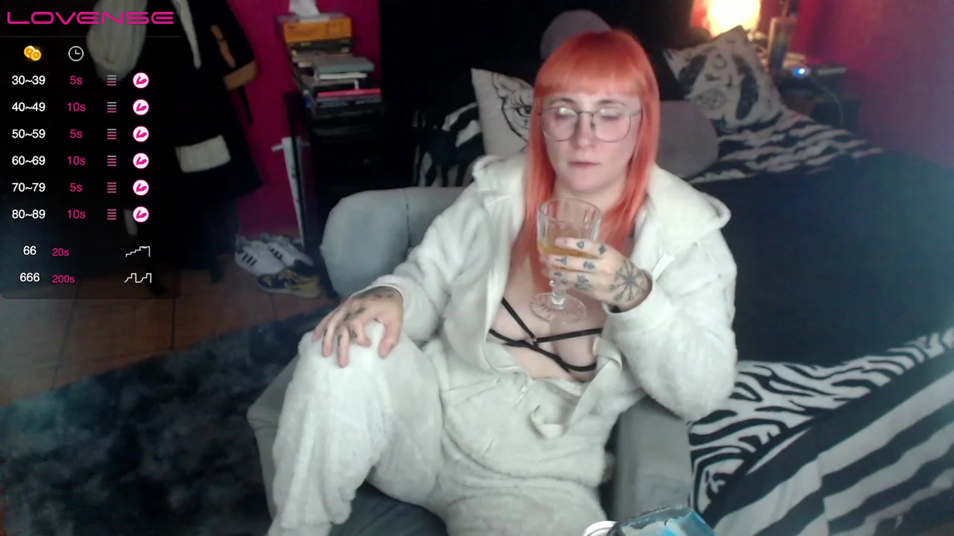 Gallery image thumbnail from AxeHallow's myfreecams stream on, 05/10/2023, 03:40 image 8 of 20