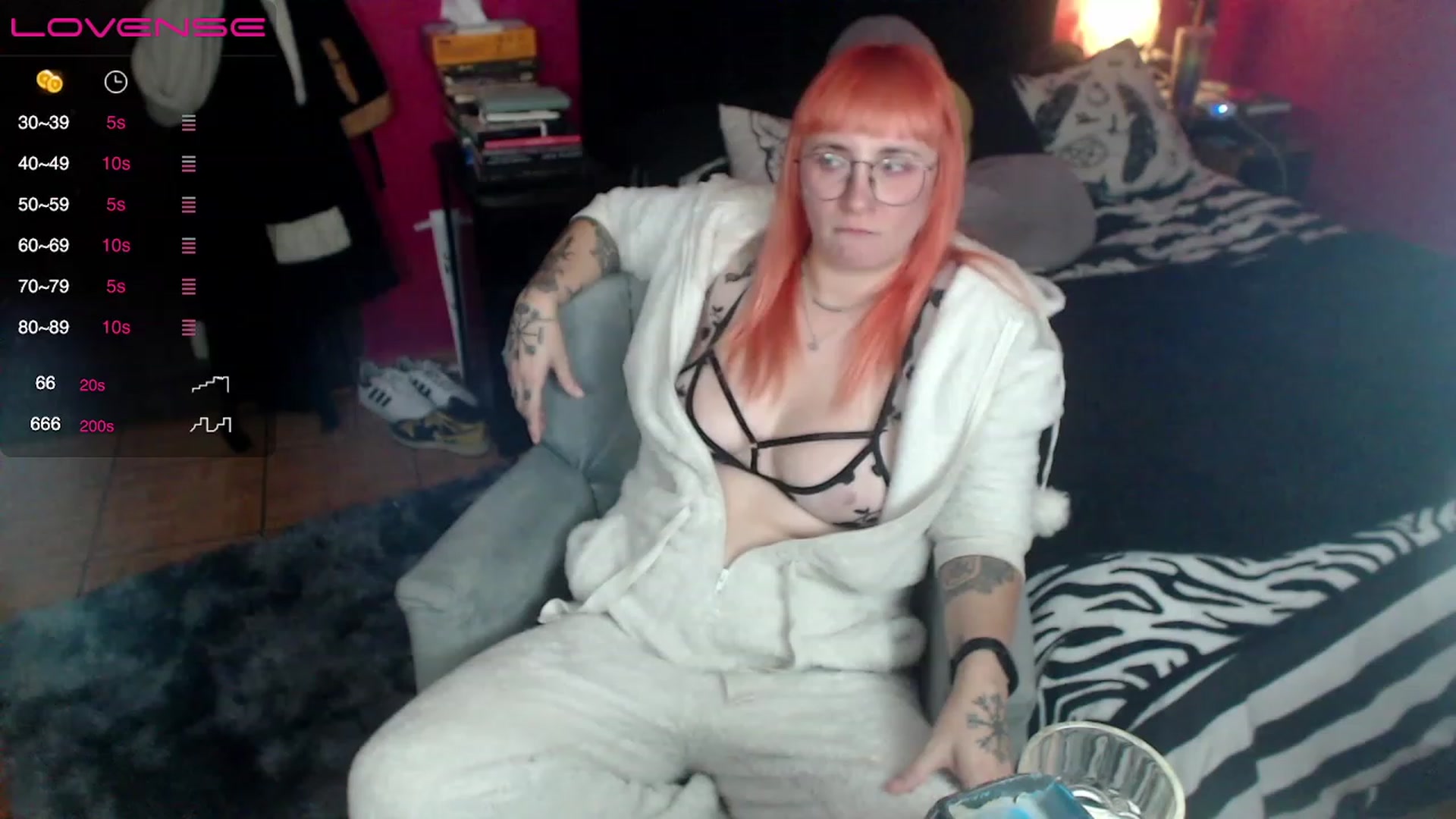 Gallery image thumbnail from AxeHallow's myfreecams stream on, 05/10/2023, 03:40 image 5 of 20