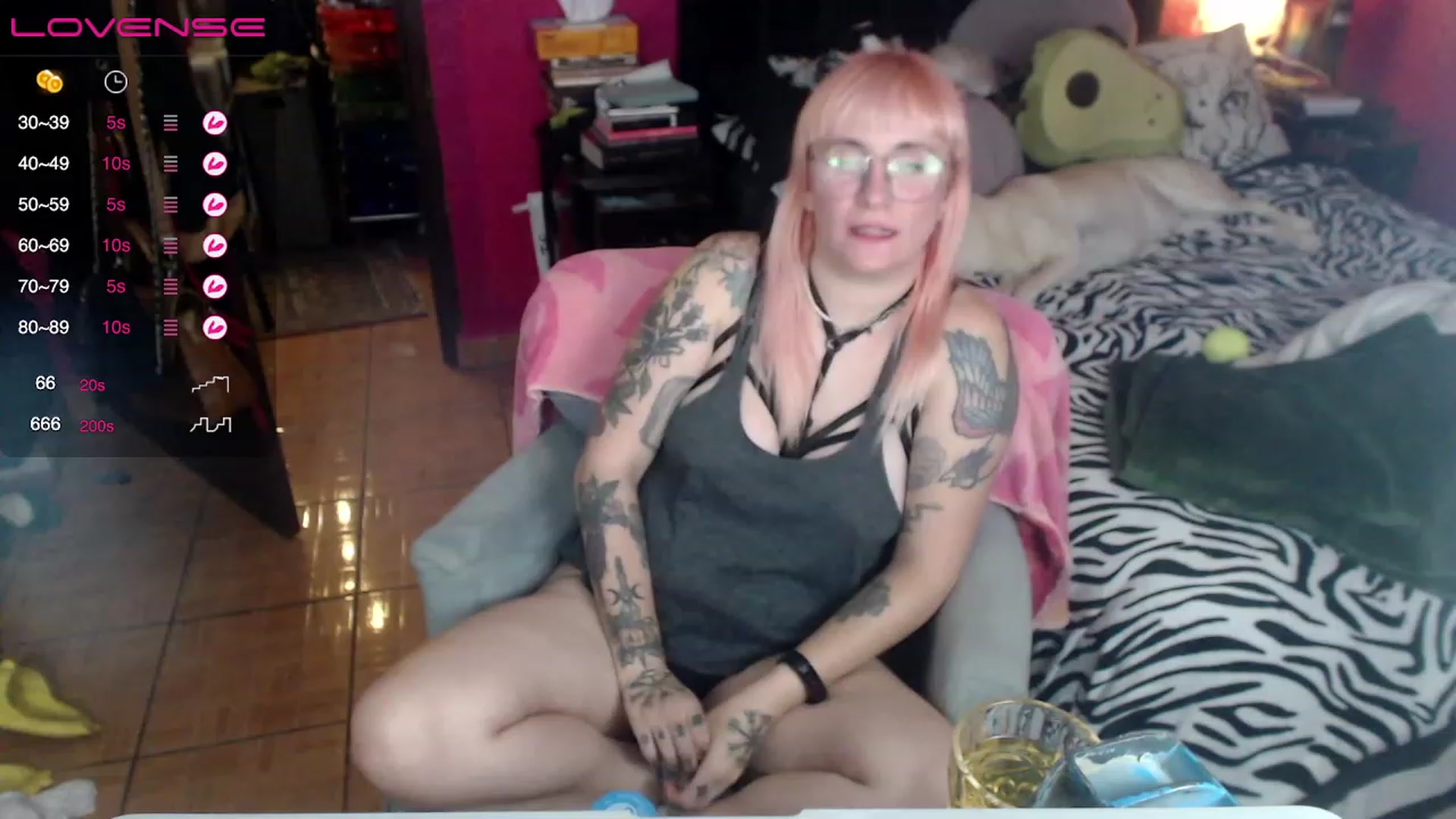 Gallery image thumbnail from AxeHallow's myfreecams stream on, 05/14/2023, 05:47 image 15 of 20