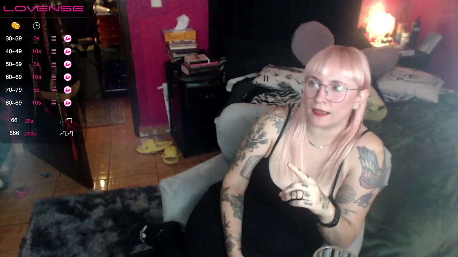 Gallery image thumbnail from AxeHallow's myfreecams stream on, 05/17/2023, 03:04 image 8 of 20