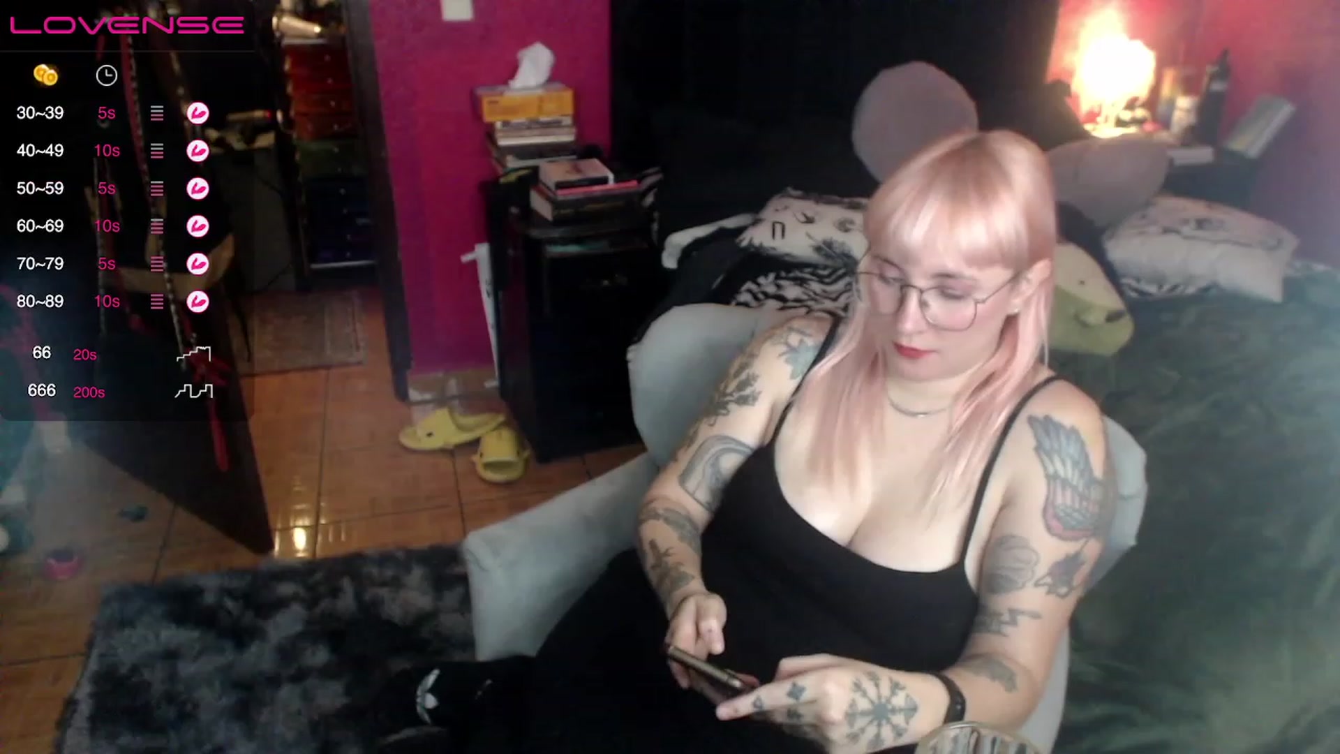Gallery image thumbnail from AxeHallow's myfreecams stream on, 05/17/2023, 03:04 image 9 of 20