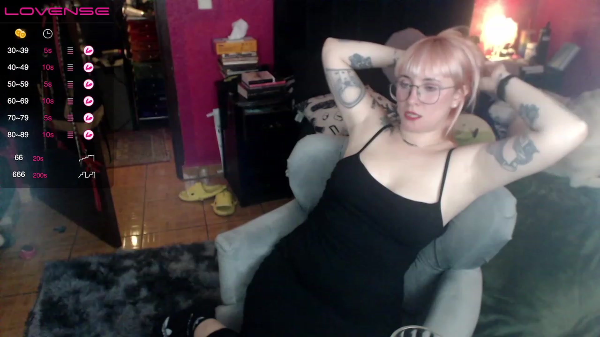 Gallery image thumbnail from AxeHallow's myfreecams stream on, 05/17/2023, 03:37 image 12 of 20