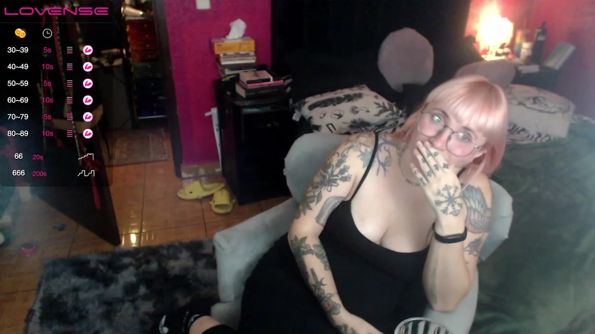 Gallery image thumbnail from AxeHallow's myfreecams stream on, 05/17/2023, 03:37 image 17 of 20