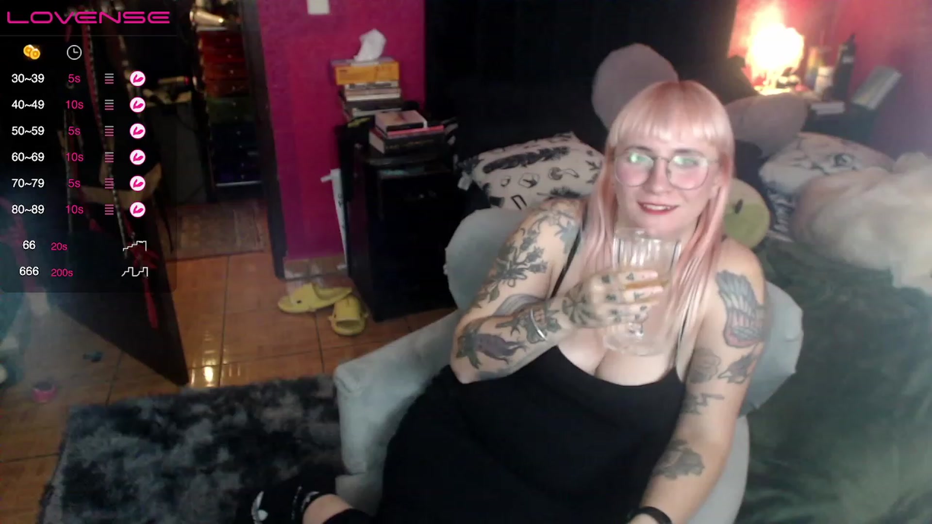 Gallery image thumbnail from AxeHallow's myfreecams stream on, 05/17/2023, 03:37 image 10 of 20