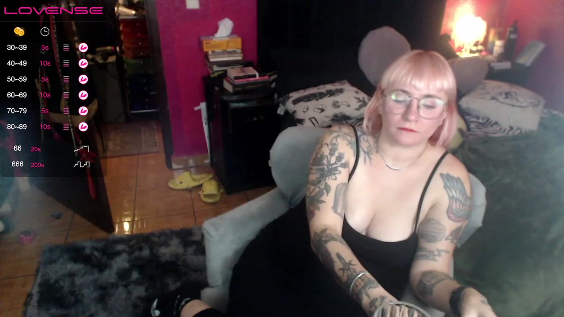 Gallery image thumbnail from AxeHallow's myfreecams stream on, 05/17/2023, 03:37 image 16 of 20