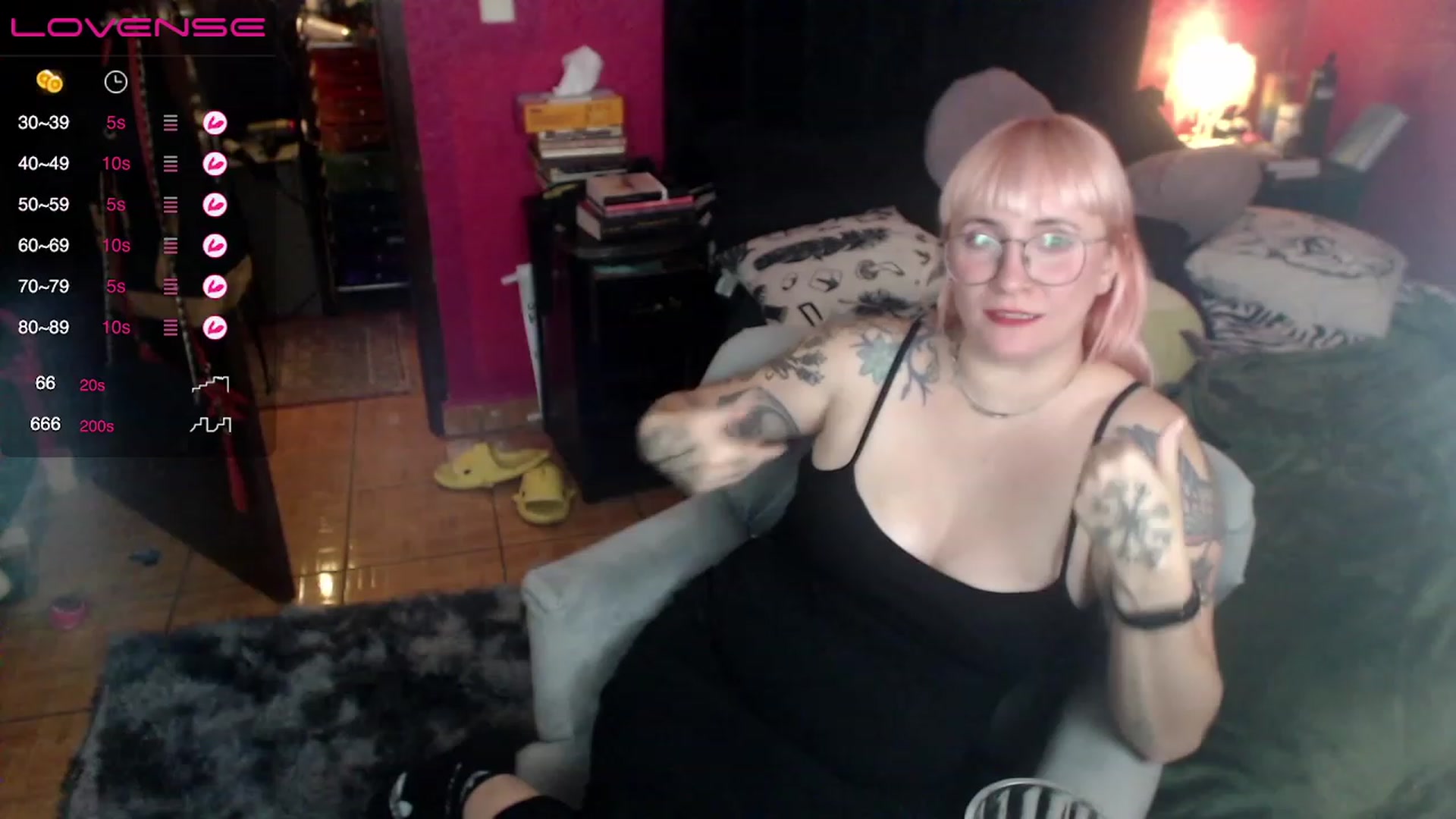 Gallery image thumbnail from AxeHallow's myfreecams stream on, 05/17/2023, 03:37 image 18 of 20