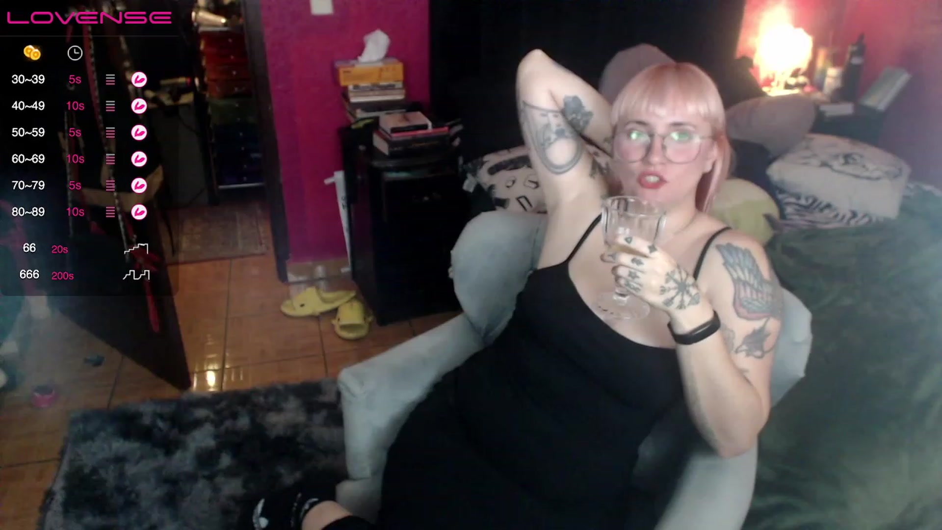 Gallery image thumbnail from AxeHallow's myfreecams stream on, 05/17/2023, 03:37 image 14 of 20