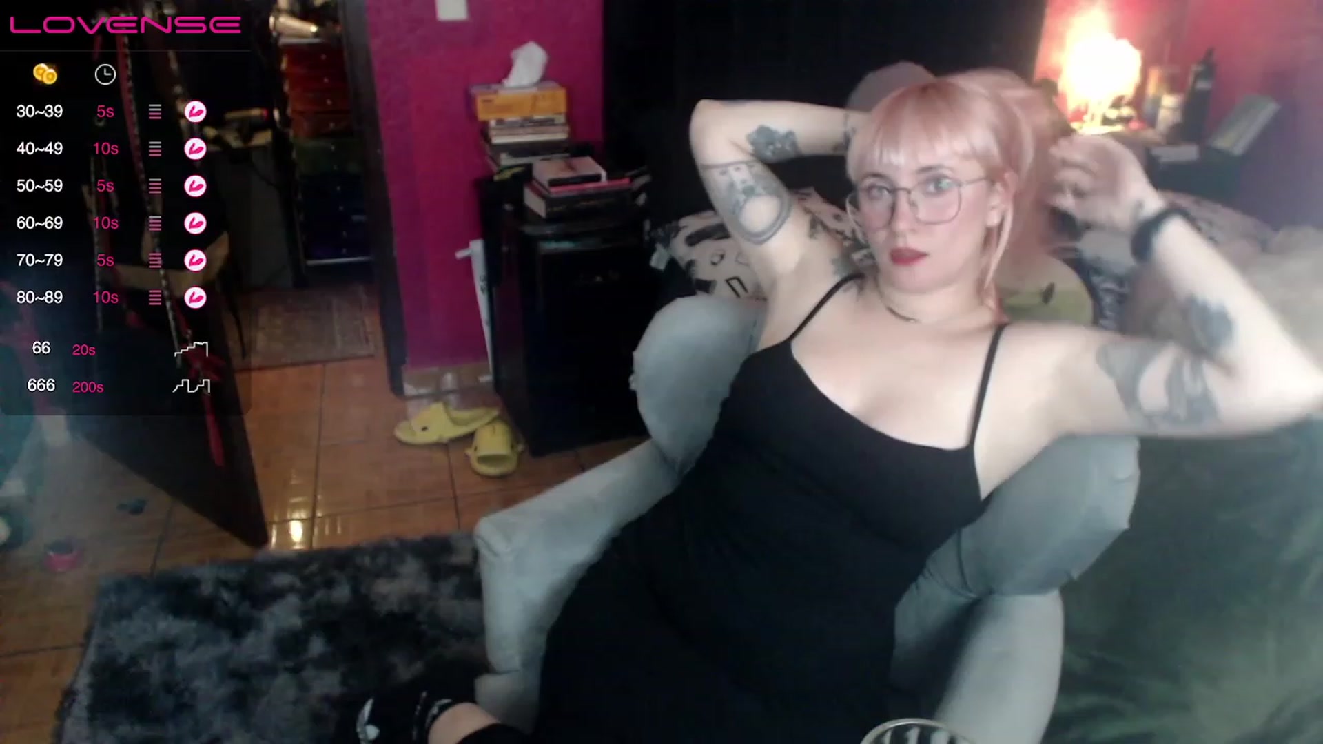 Gallery image thumbnail from AxeHallow's myfreecams stream on, 05/17/2023, 03:37 image 11 of 20