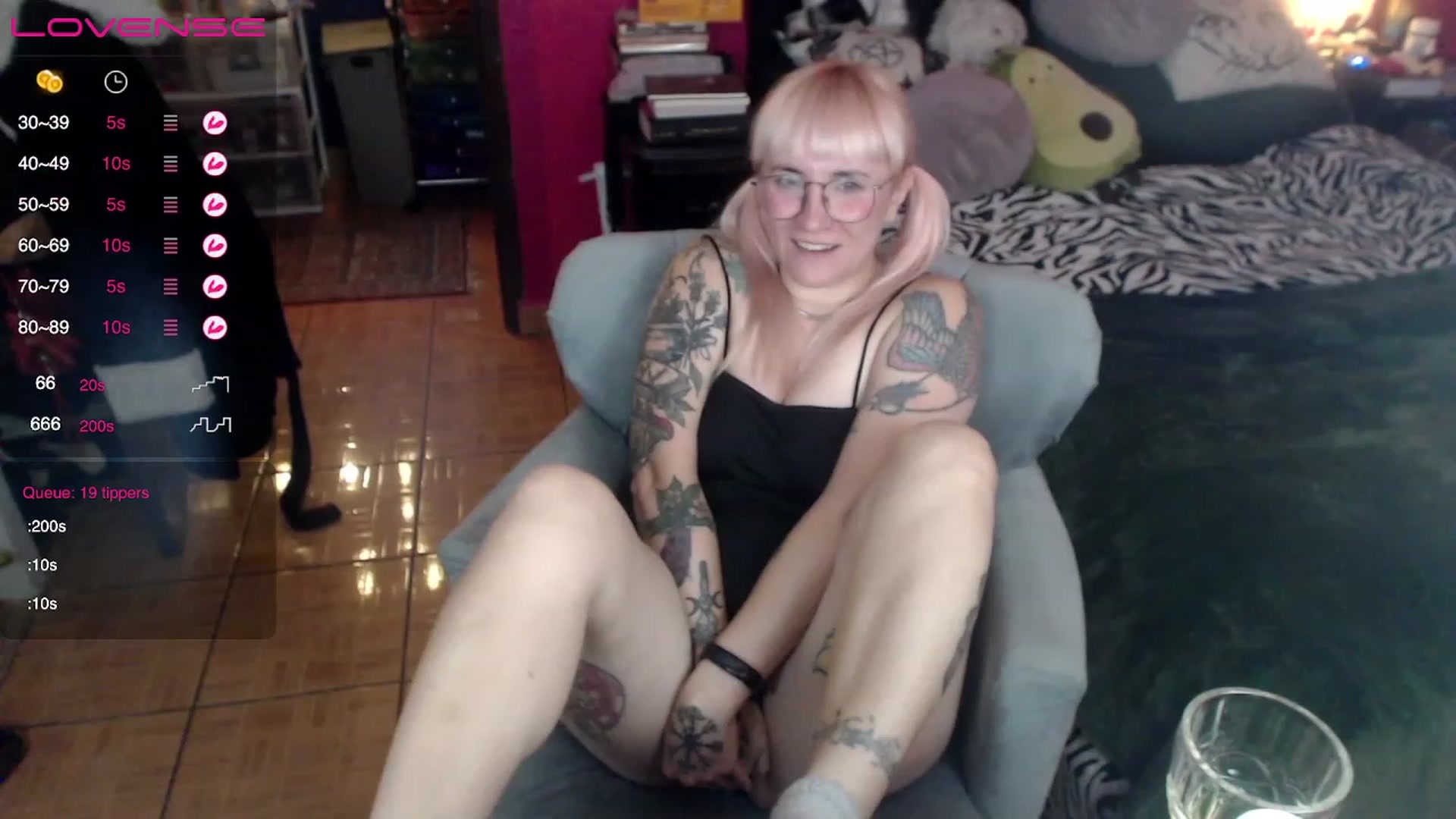 Gallery image thumbnail from AxeHallow's myfreecams stream on, 05/21/2023, 24:02 image 12 of 20