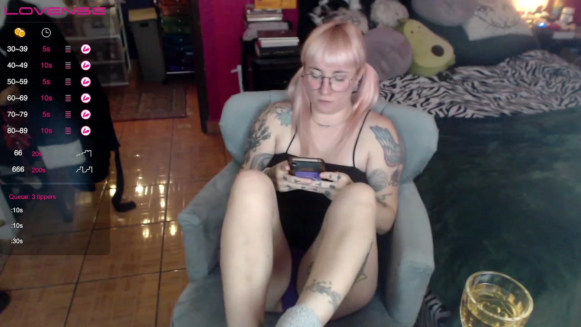Gallery image thumbnail from AxeHallow's myfreecams stream on, 05/21/2023, 24:02 image 16 of 20
