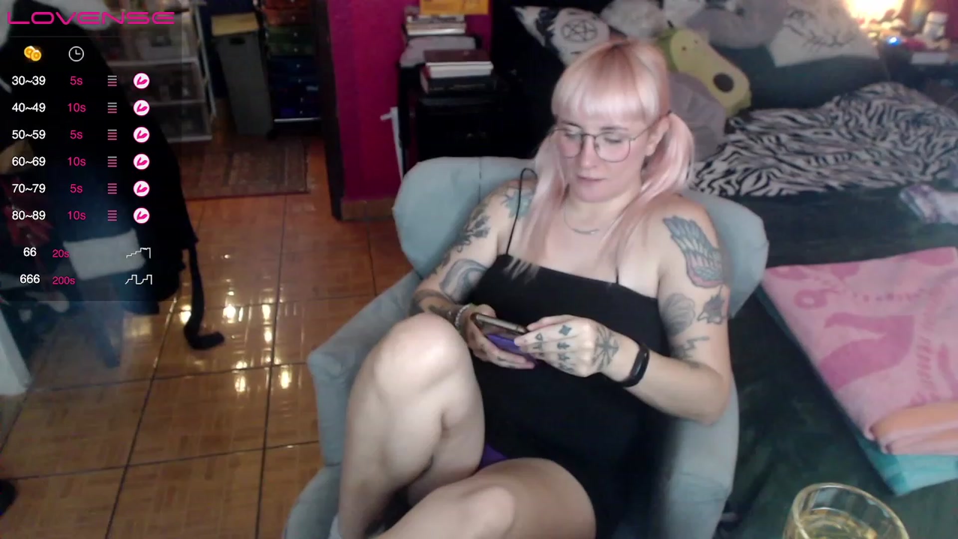 Gallery image thumbnail from AxeHallow's myfreecams stream on, 05/21/2023, 24:30 image 18 of 20