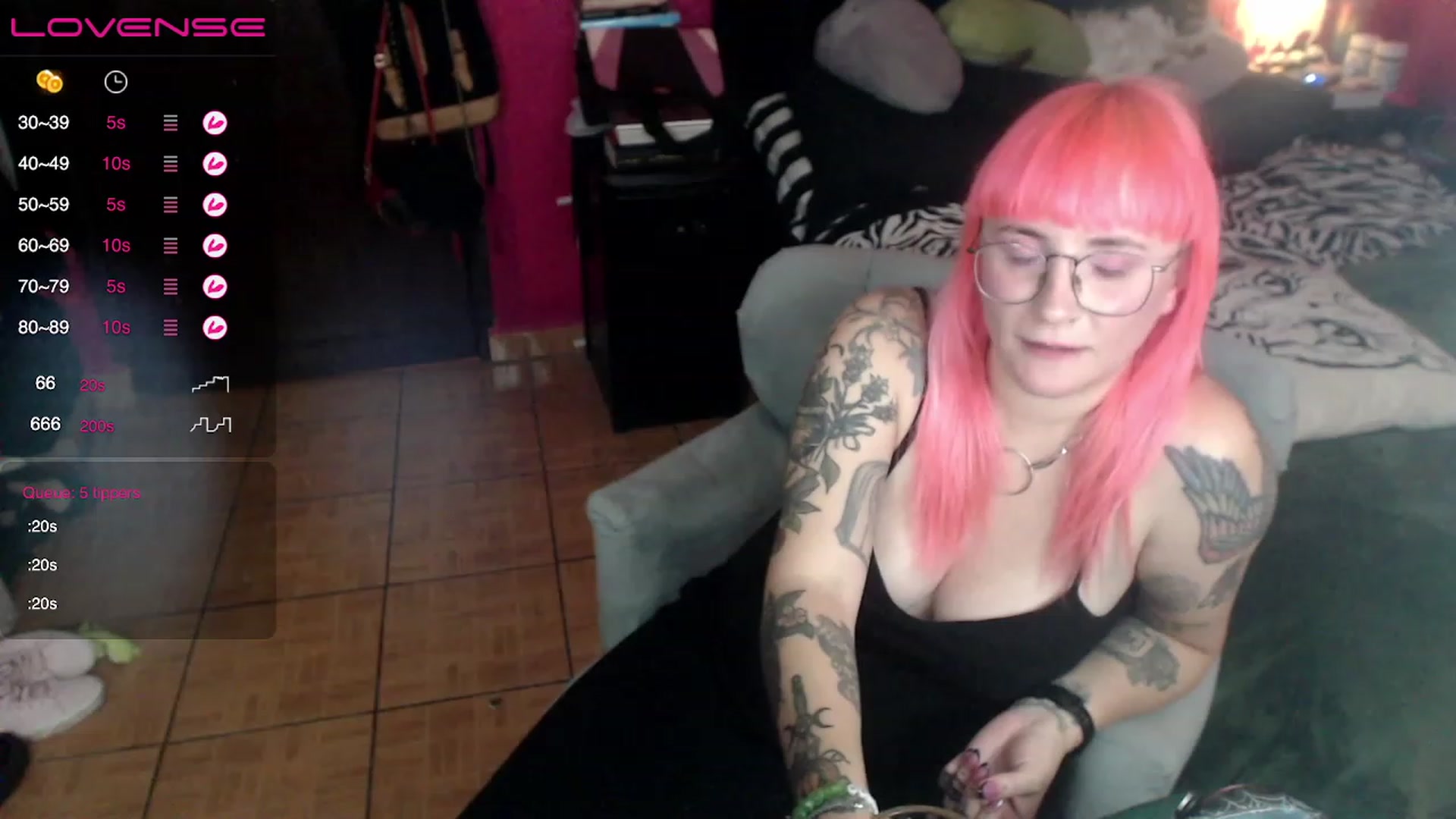 Gallery image thumbnail from AxeHallow's myfreecams stream on, 05/24/2023, 03:11 image 16 of 20