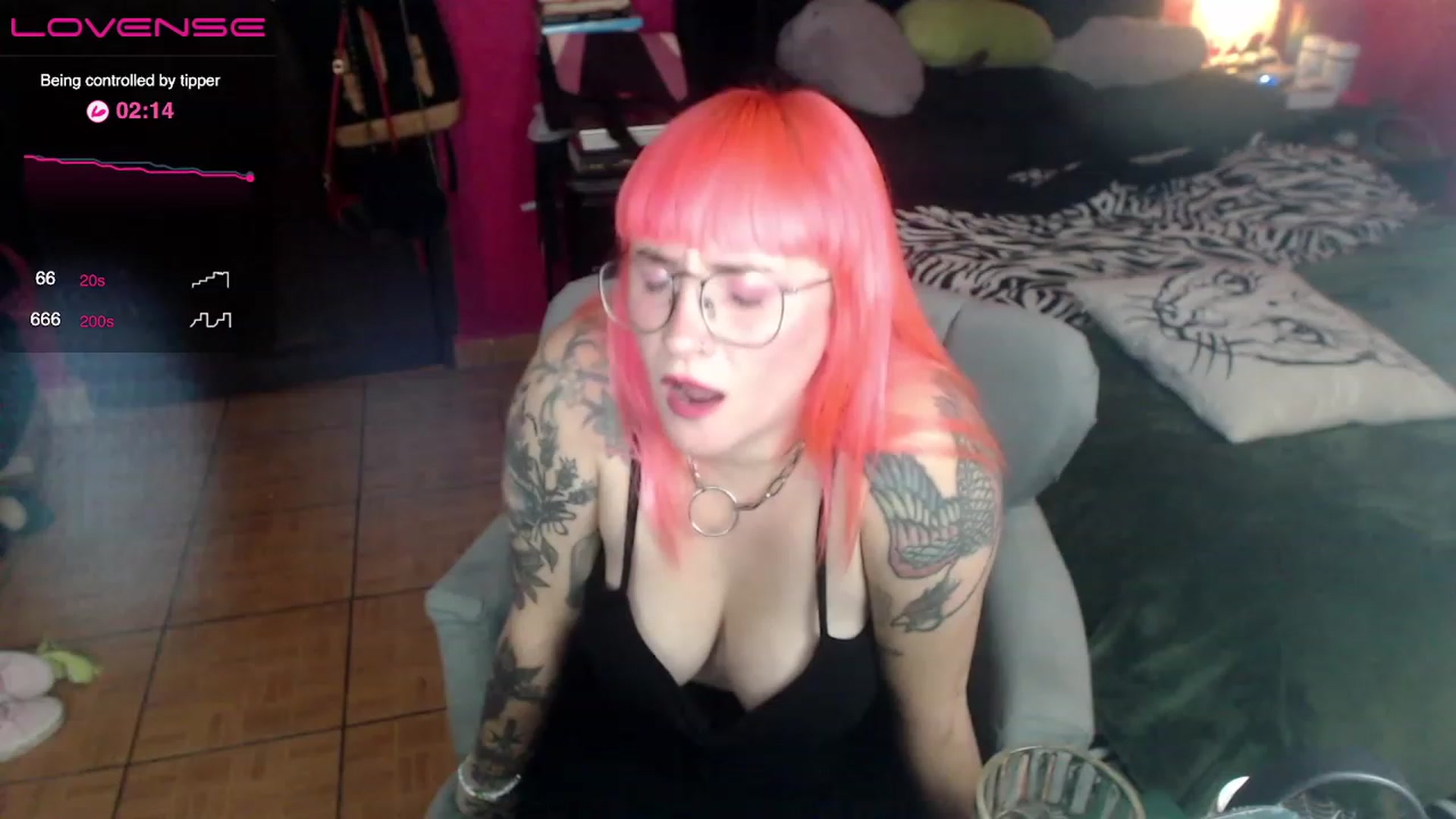 Gallery image thumbnail from AxeHallow's myfreecams stream on, 05/24/2023, 03:11 image 2 of 20