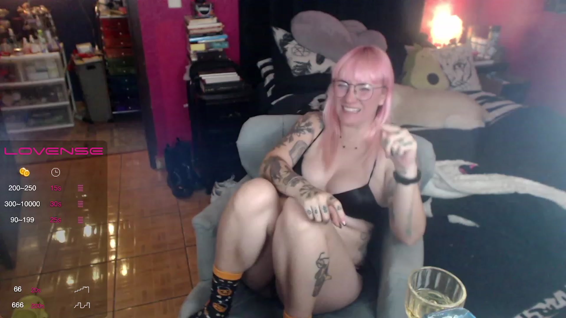 Gallery image thumbnail from AxeHallow's myfreecams stream on, 06/01/2023, 04:26 image 2 of 20