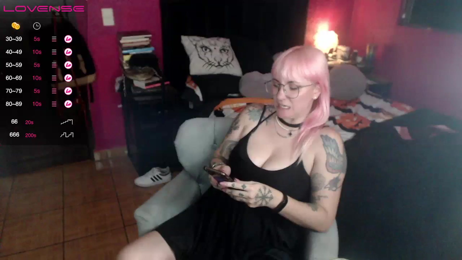 Gallery image thumbnail from AxeHallow's myfreecams stream on, 06/16/2023, 07:30 image 17 of 20