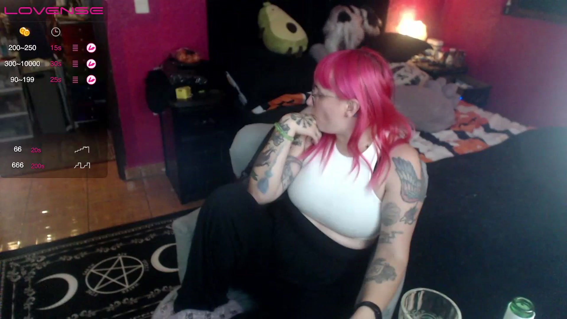 Gallery image thumbnail from AxeHallow's myfreecams stream on, 06/28/2023, 07:47 image 16 of 20