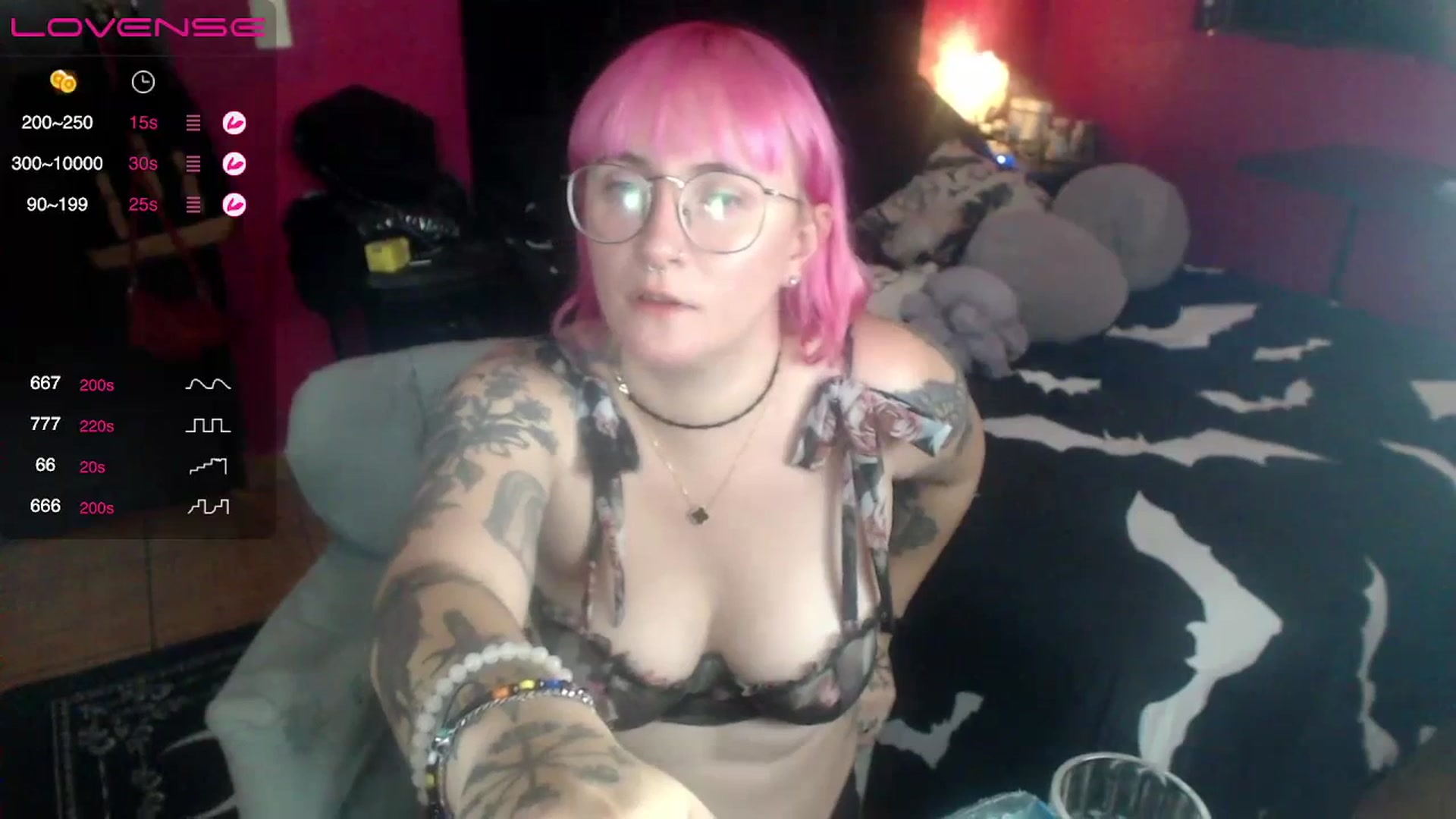 Gallery image thumbnail from AxeHallow's myfreecams stream on, 07/04/2023, 03:37 image 3 of 20
