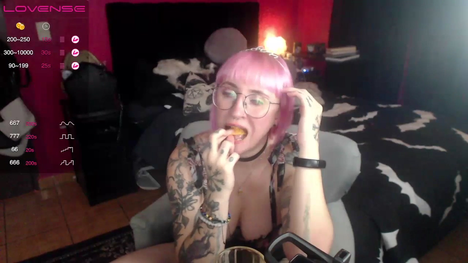 Gallery image thumbnail from AxeHallow's myfreecams stream on, 07/16/2023, 02:22 image 8 of 20