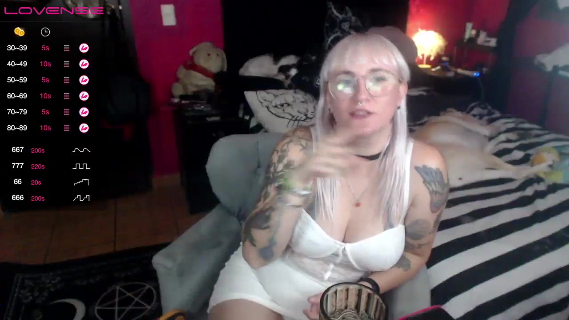 Gallery image thumbnail from AxeHallow's myfreecams stream on, 08/05/2023, 08:07 image 18 of 20