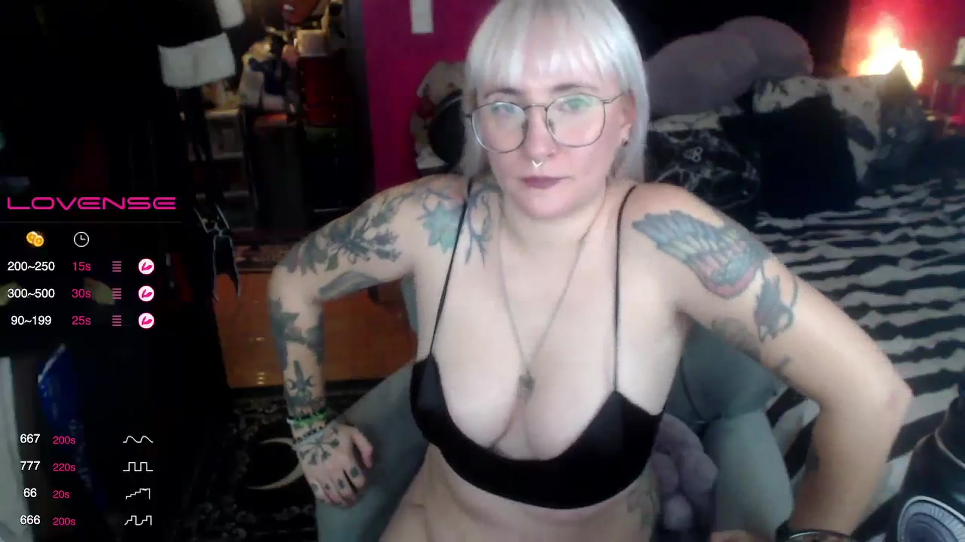 Gallery image thumbnail from AxeHallow's myfreecams stream on, 08/13/2023, 01:55 image 13 of 20