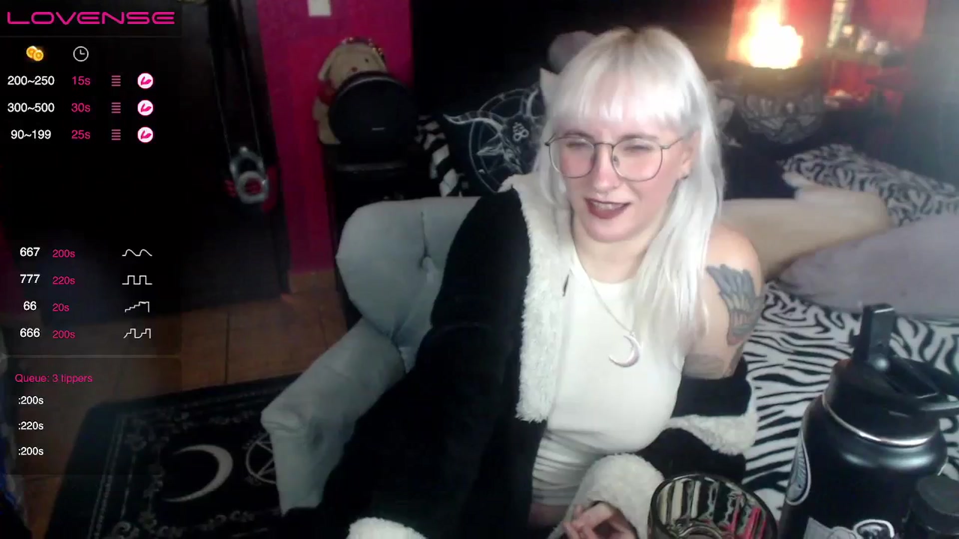 Gallery image thumbnail from AxeHallow's myfreecams stream on, 08/19/2023, 02:51 image 13 of 20