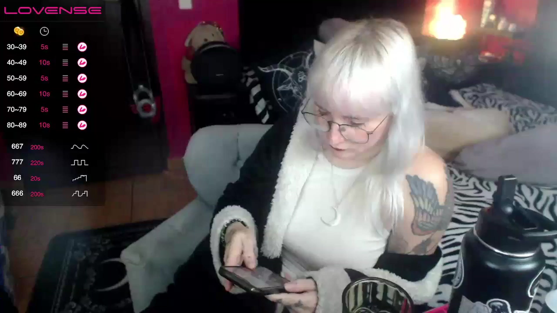 Gallery image thumbnail from AxeHallow's myfreecams stream on, 08/19/2023, 02:51 image 18 of 20