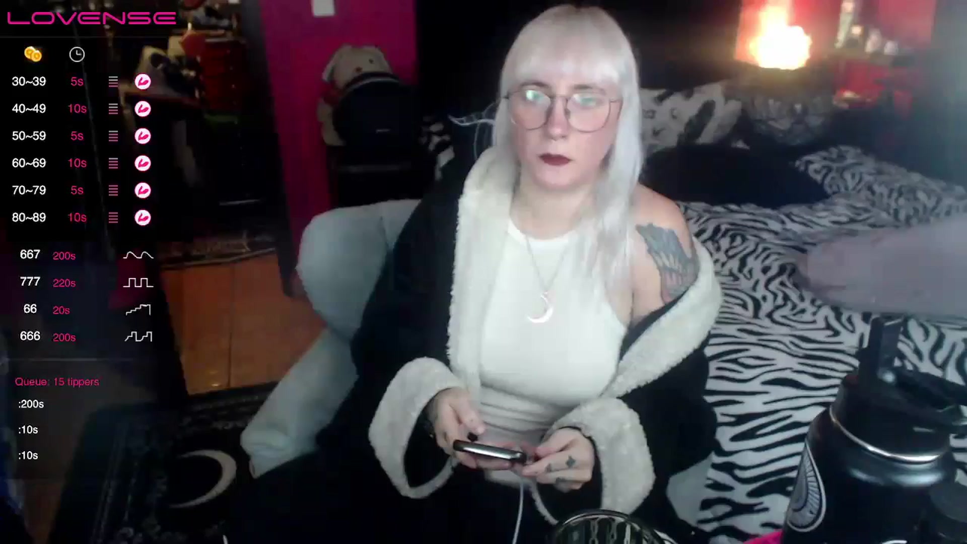 Gallery image thumbnail from AxeHallow's myfreecams stream on, 08/19/2023, 02:51 image 1 of 20