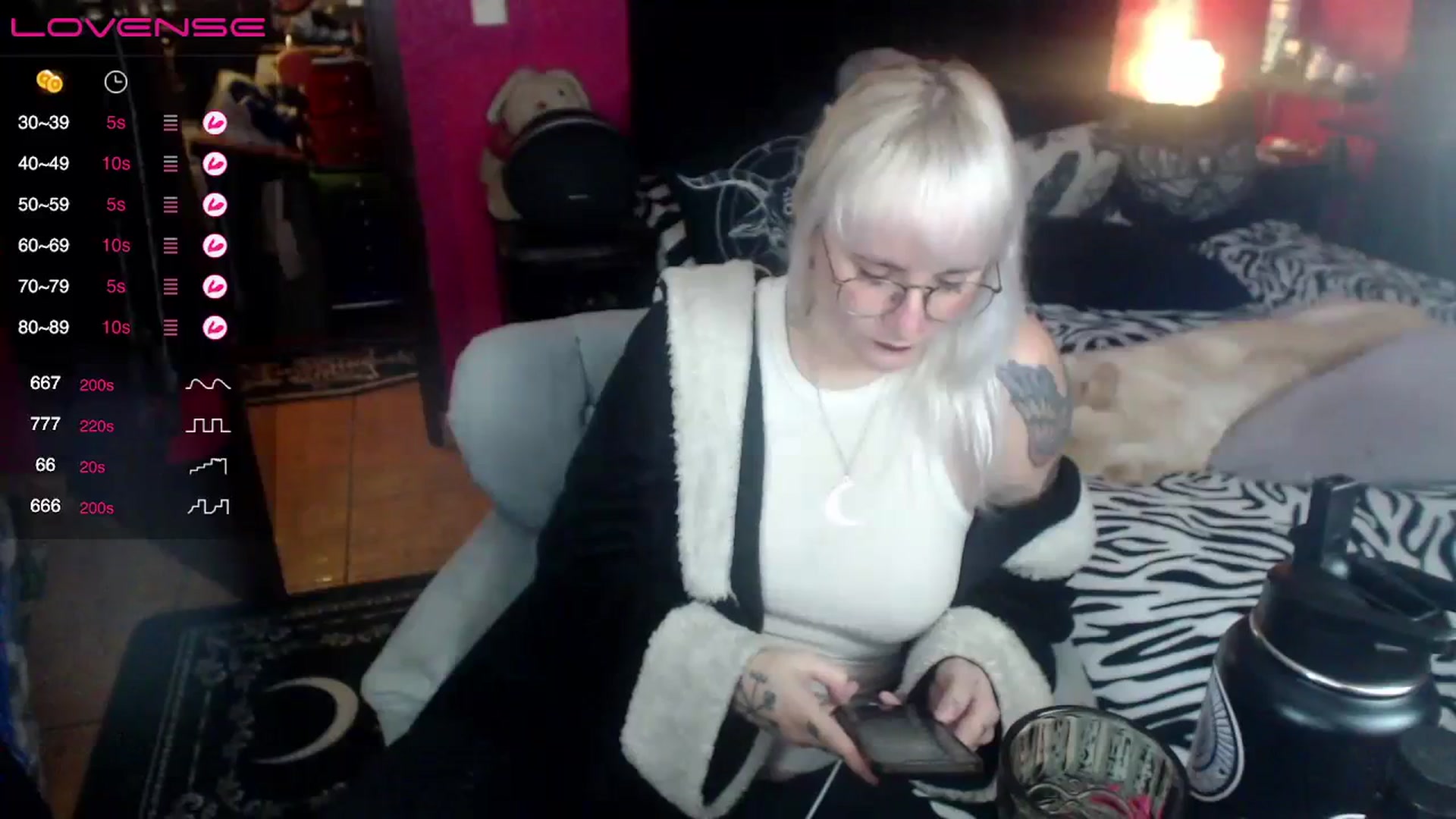 Gallery image thumbnail from AxeHallow's myfreecams stream on, 08/19/2023, 02:51 image 3 of 20
