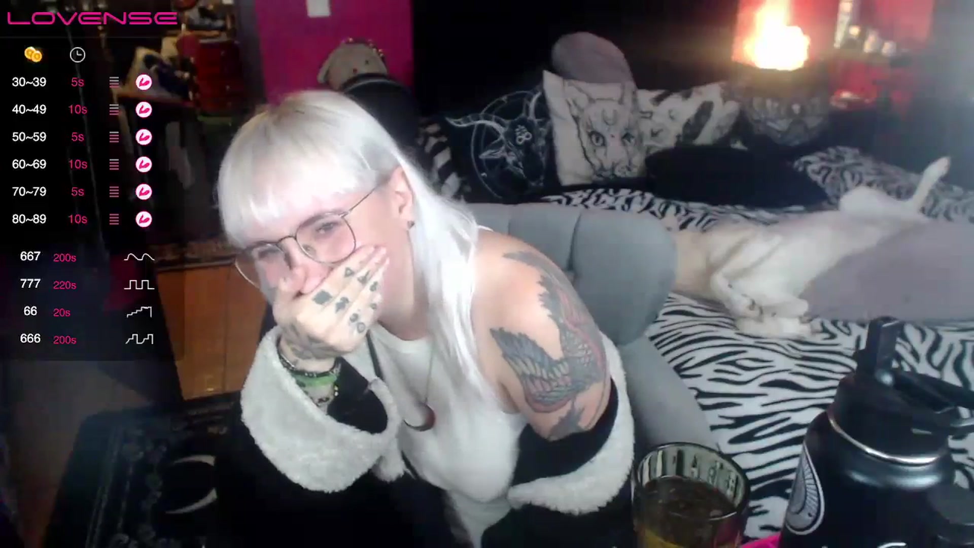 Gallery image thumbnail from AxeHallow's myfreecams stream on, 08/19/2023, 02:51 image 5 of 20