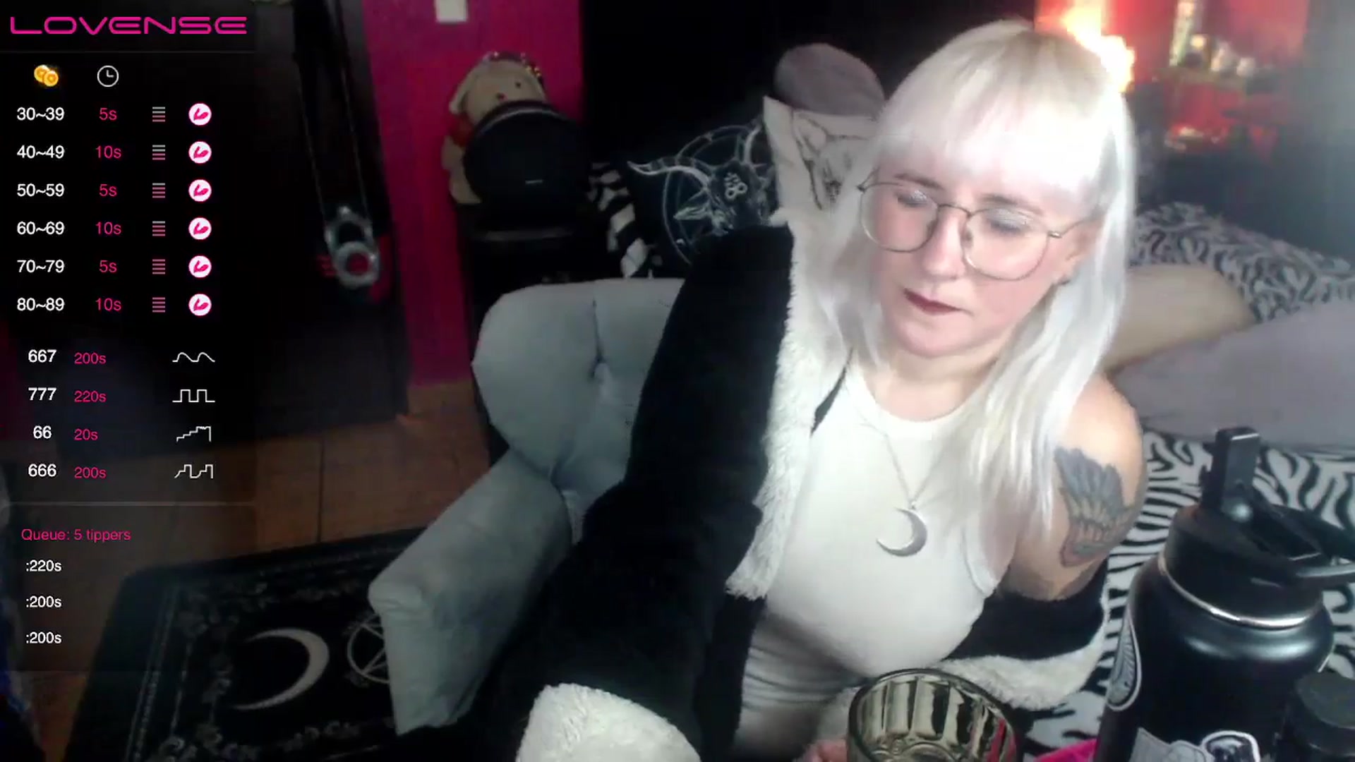 Gallery image thumbnail from AxeHallow's myfreecams stream on, 08/19/2023, 02:51 image 12 of 20