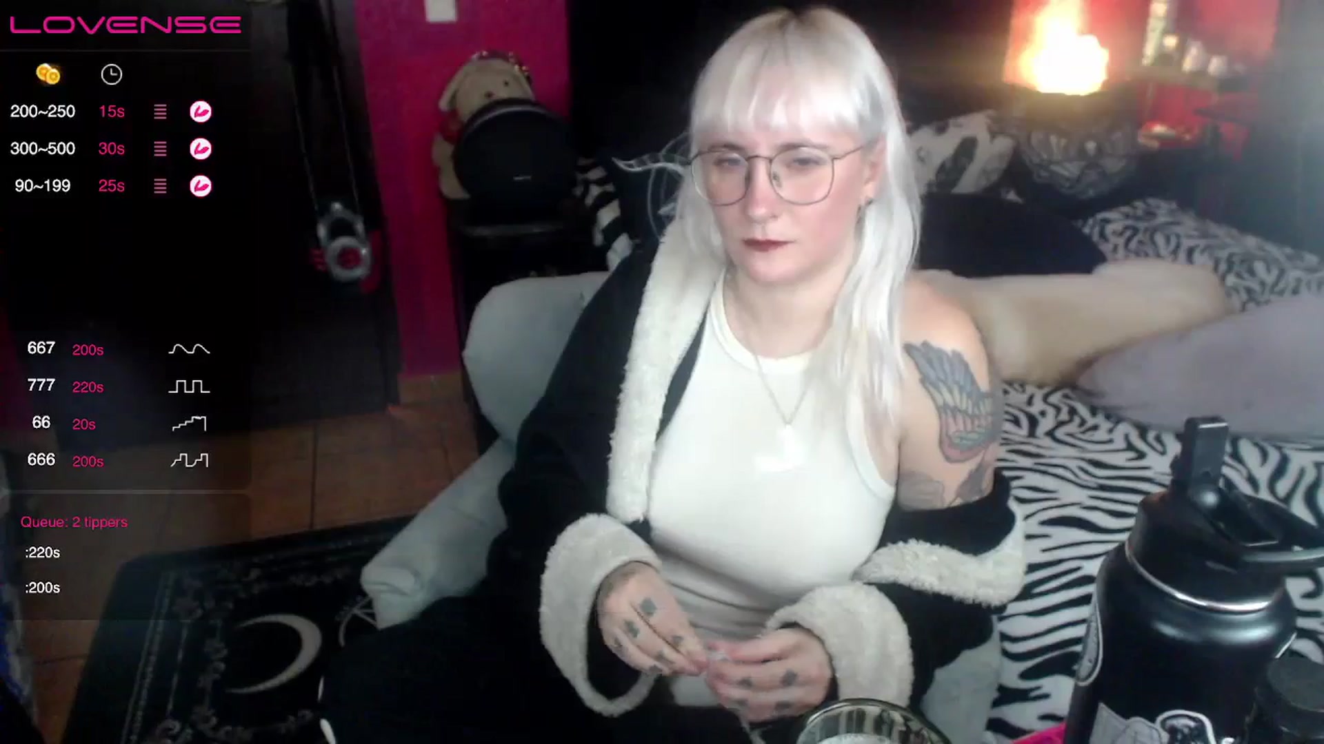 Gallery image thumbnail from AxeHallow's myfreecams stream on, 08/19/2023, 02:51 image 14 of 20