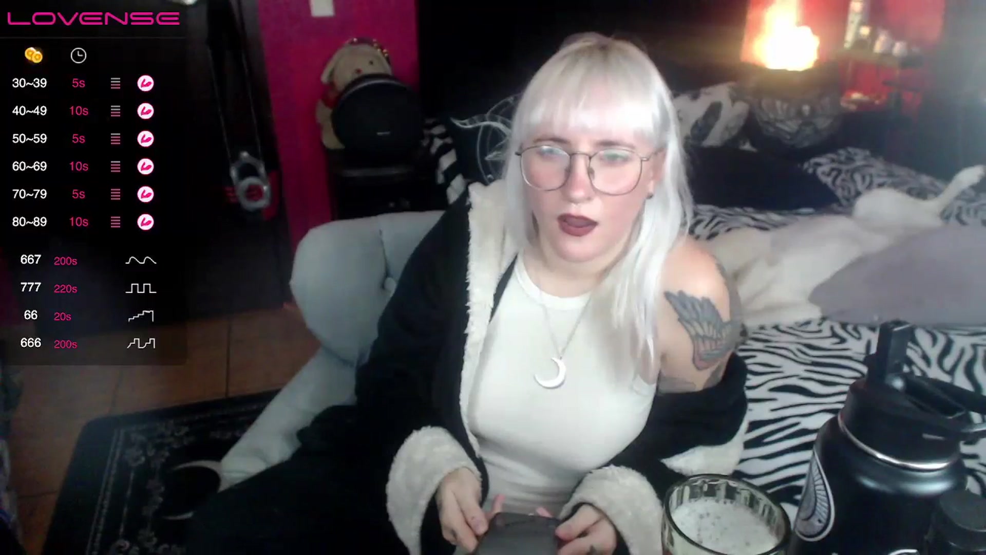 Gallery image thumbnail from AxeHallow's myfreecams stream on, 08/19/2023, 02:51 image 8 of 20