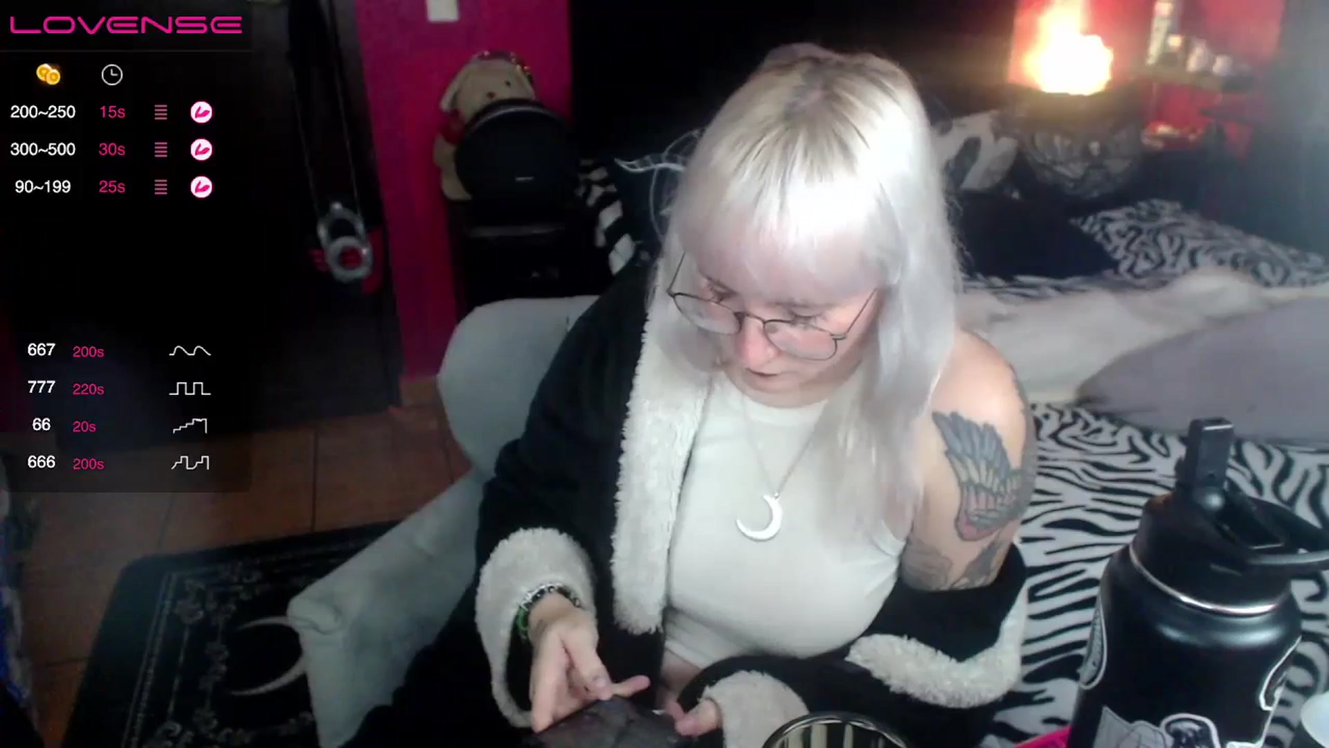 Gallery image thumbnail from AxeHallow's myfreecams stream on, 08/19/2023, 02:51 image 17 of 20