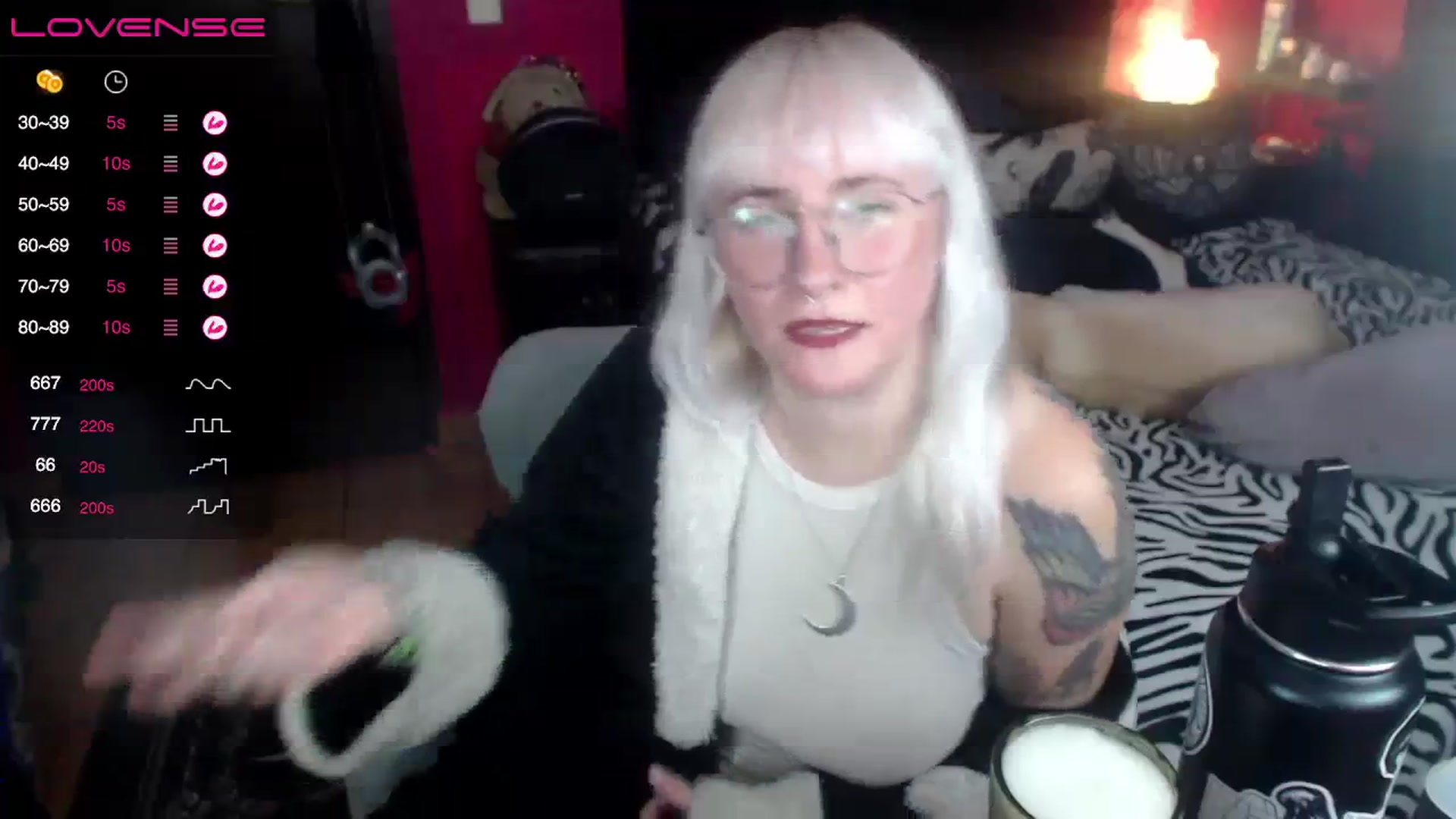 Gallery image thumbnail from AxeHallow's myfreecams stream on, 08/19/2023, 02:51 image 19 of 20
