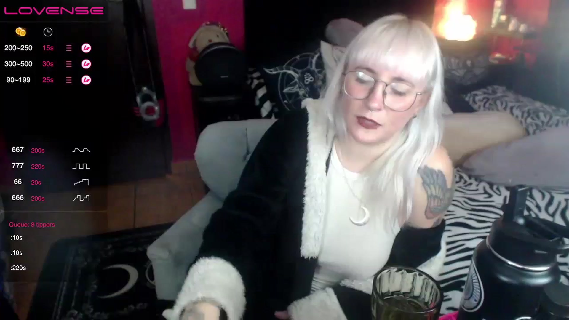 Gallery image thumbnail from AxeHallow's myfreecams stream on, 08/19/2023, 02:51 image 11 of 20