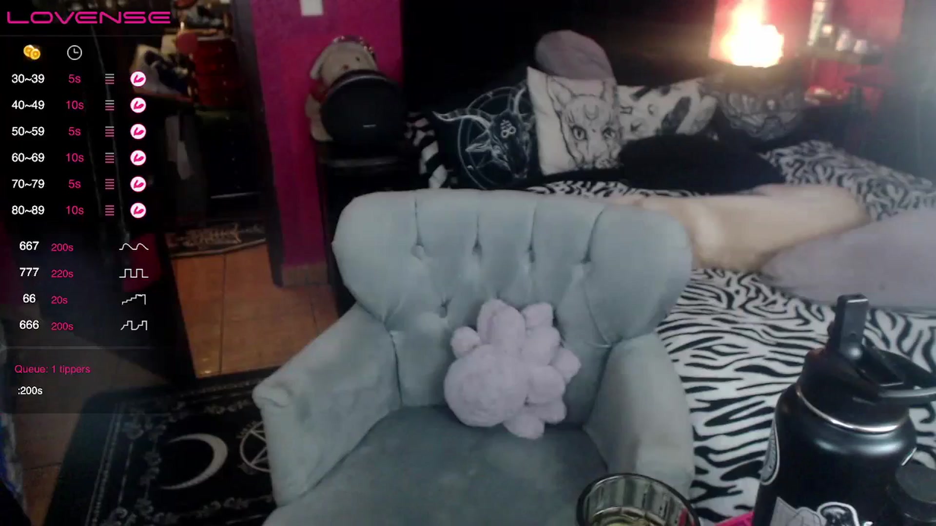 Gallery image thumbnail from AxeHallow's myfreecams stream on, 08/19/2023, 02:51 image 15 of 20