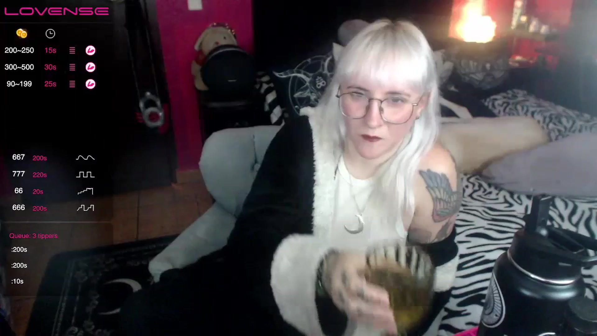 Gallery image thumbnail from AxeHallow's myfreecams stream on, 08/19/2023, 02:51 image 10 of 20