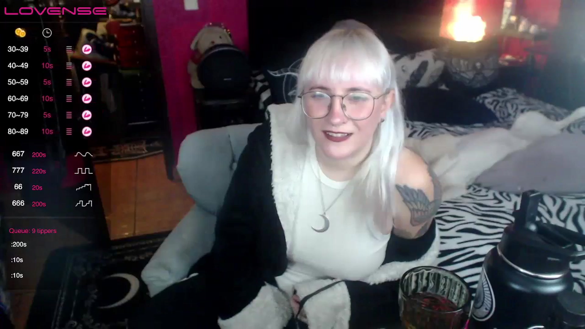 Gallery image thumbnail from AxeHallow's myfreecams stream on, 08/19/2023, 02:51 image 6 of 20