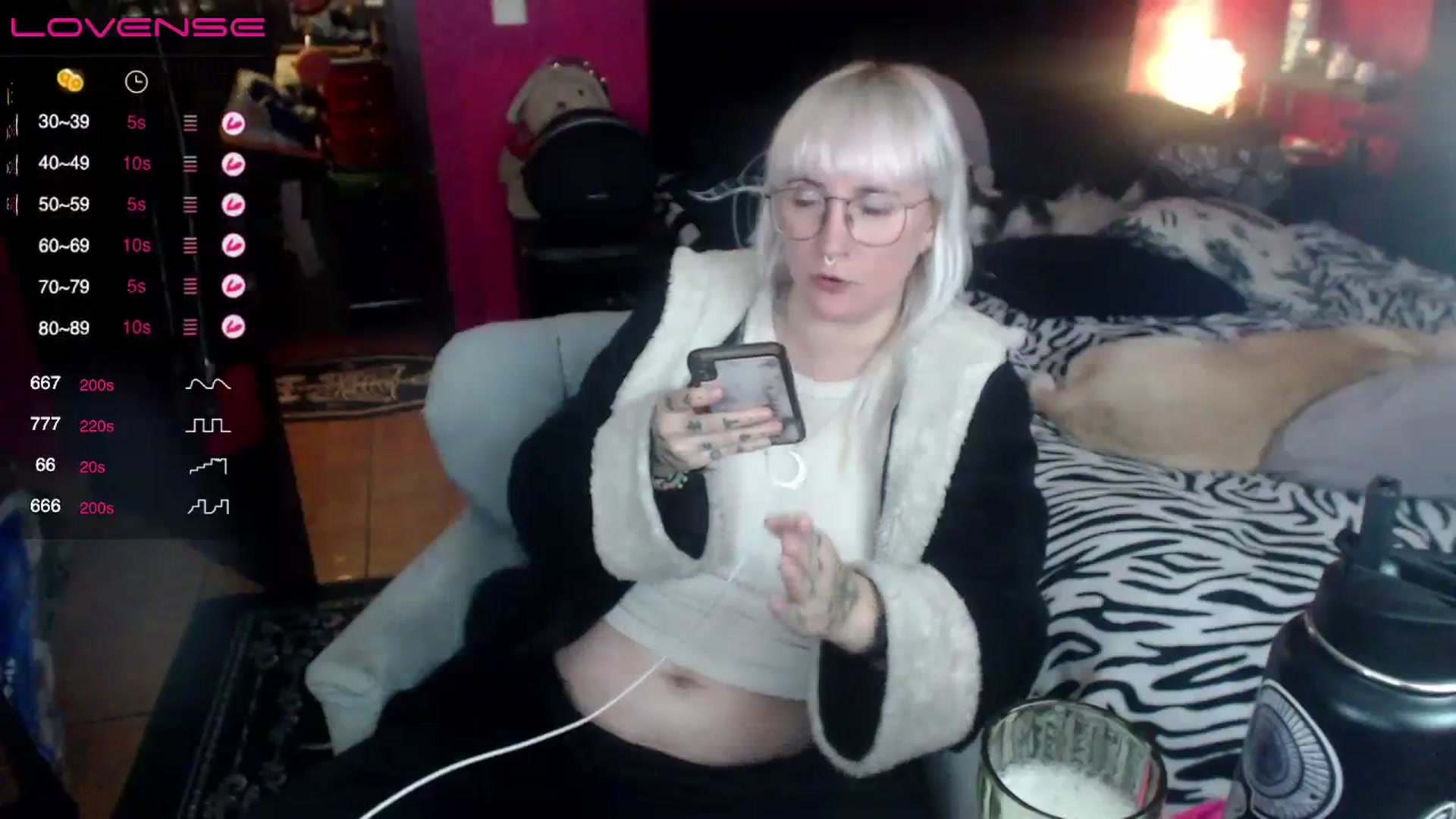 Gallery image thumbnail from AxeHallow's myfreecams stream on, 08/19/2023, 06:25 image 13 of 20