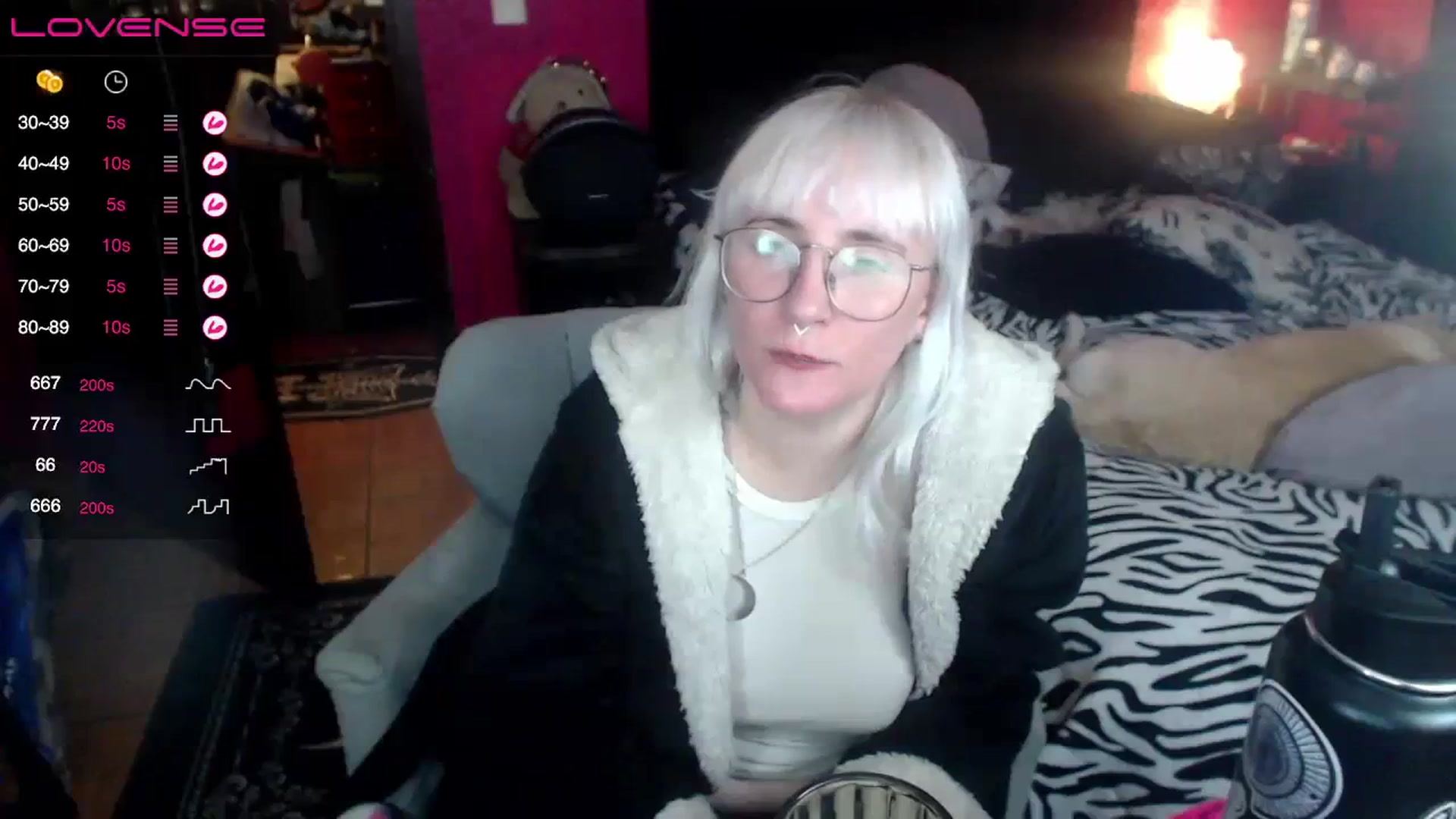 Gallery image thumbnail from AxeHallow's myfreecams stream on, 08/19/2023, 06:25 image 16 of 20