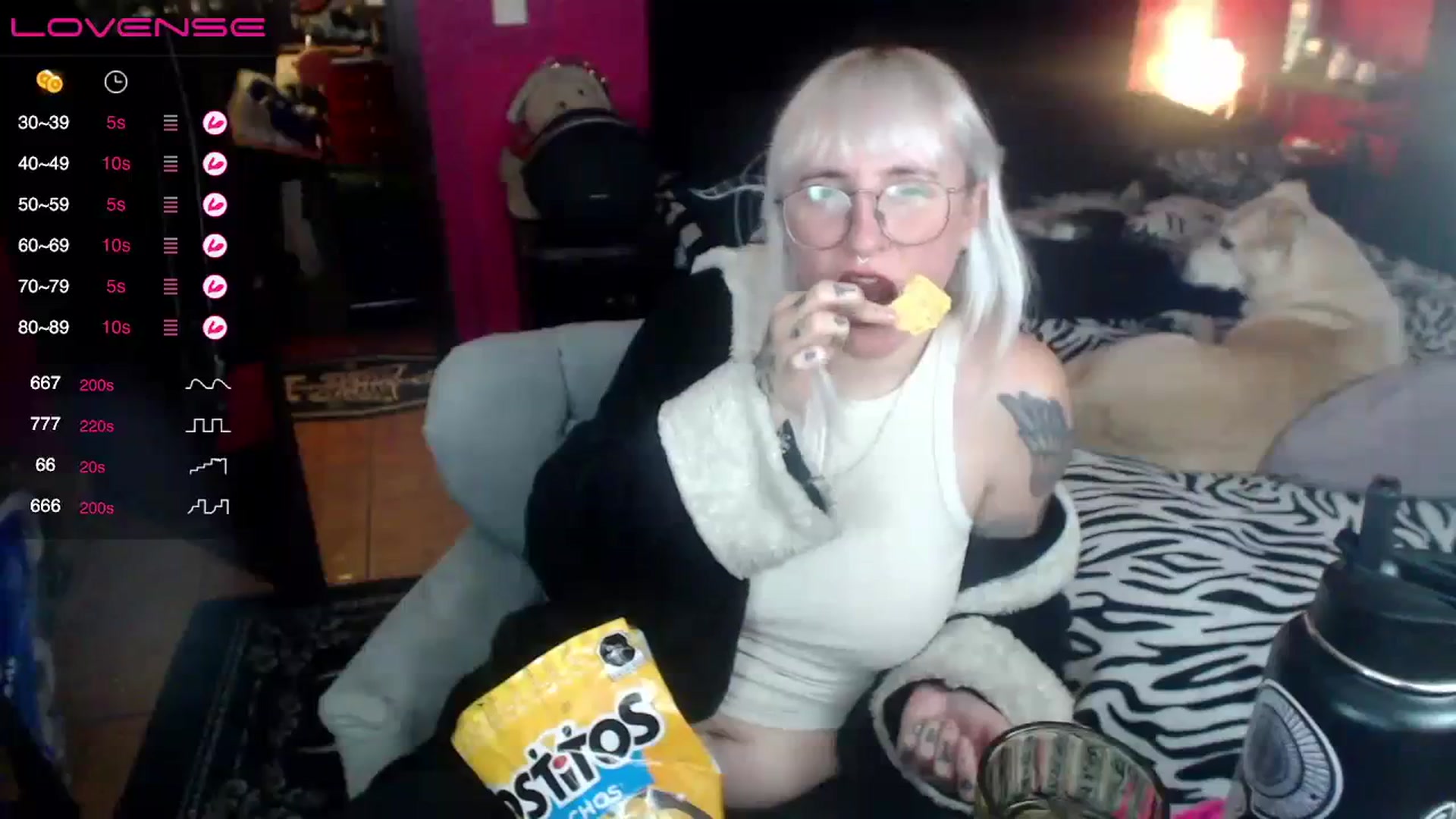 Gallery image thumbnail from AxeHallow's myfreecams stream on, 08/19/2023, 06:25 image 7 of 20