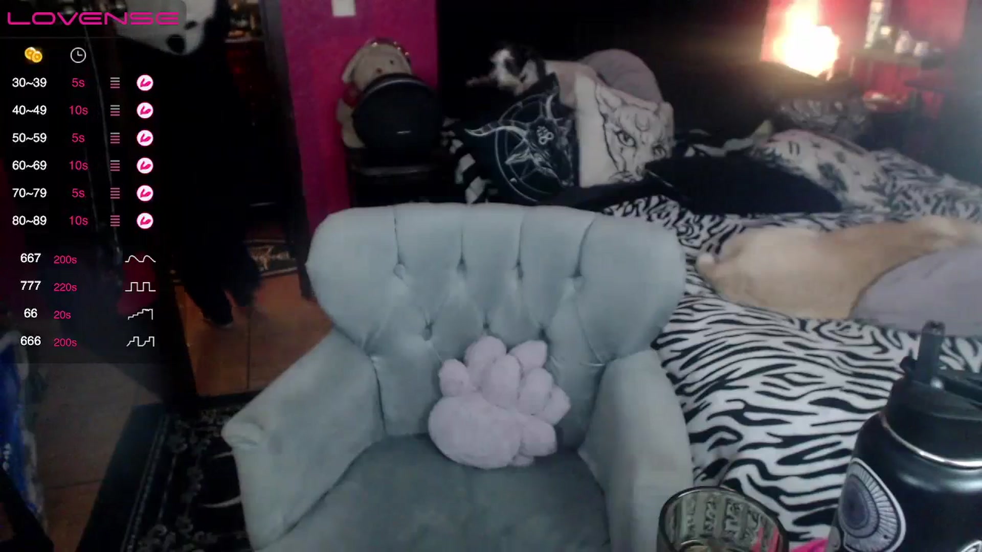 Gallery image thumbnail from AxeHallow's myfreecams stream on, 08/19/2023, 06:25 image 10 of 20
