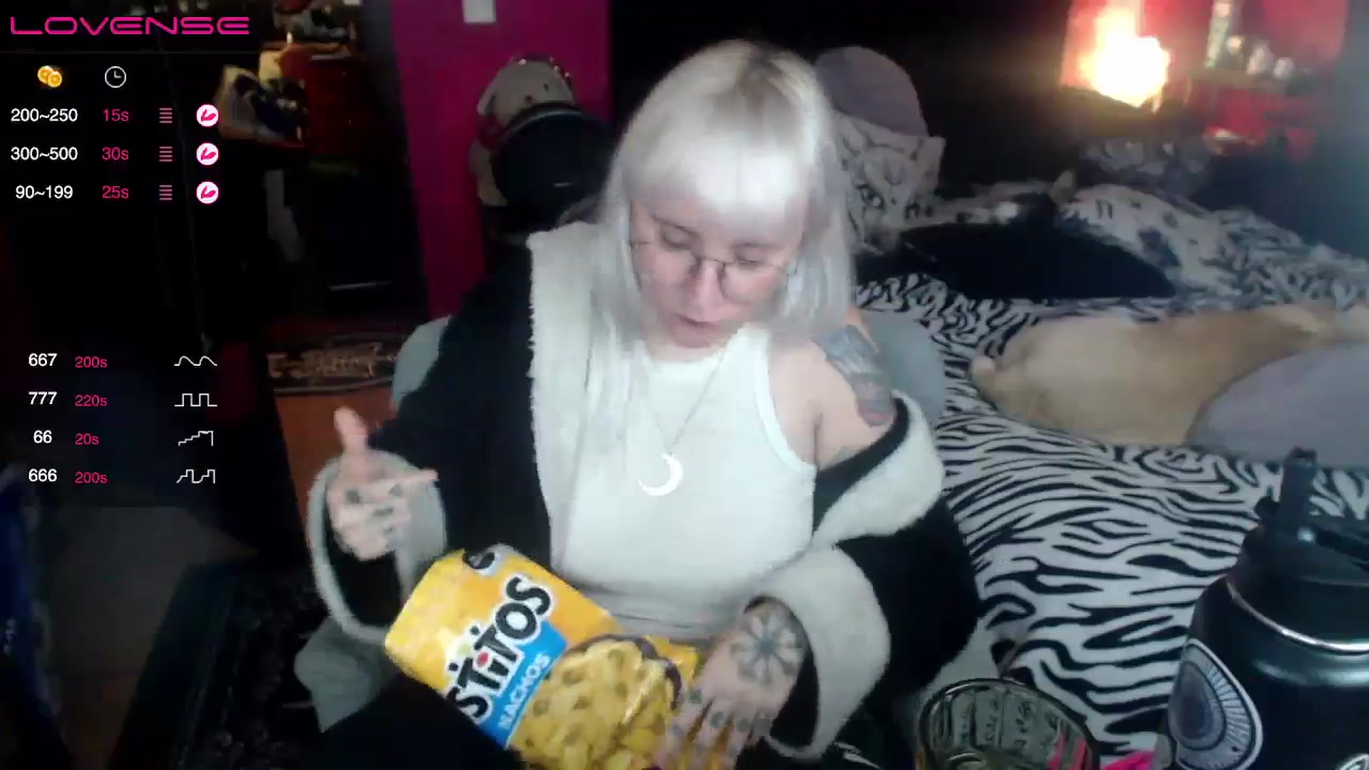 Gallery image thumbnail from AxeHallow's myfreecams stream on, 08/19/2023, 06:25 image 9 of 20