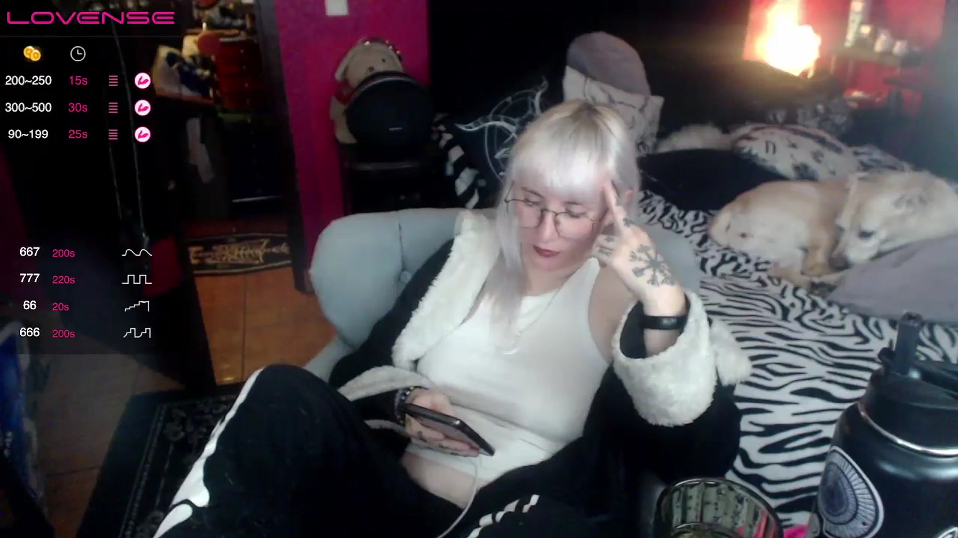 Gallery image thumbnail from AxeHallow's myfreecams stream on, 08/19/2023, 06:25 image 3 of 20