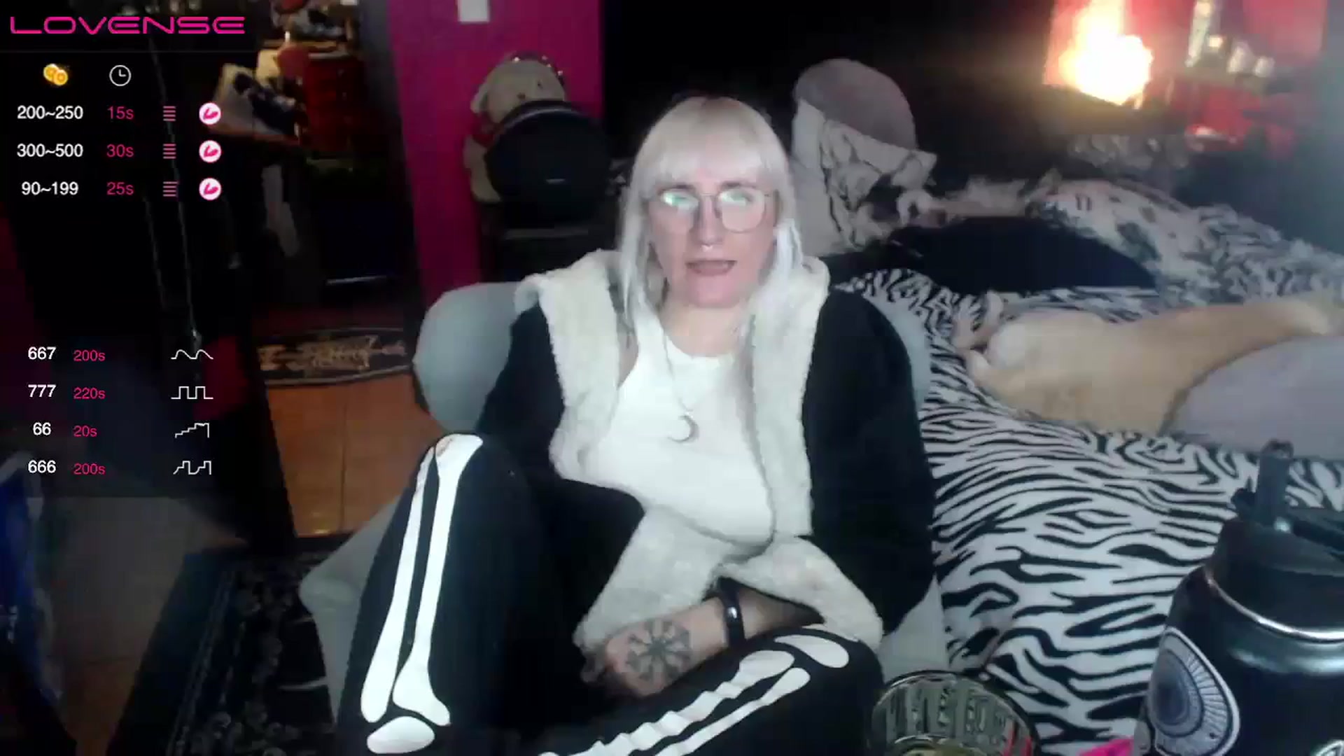 Gallery image thumbnail from AxeHallow's myfreecams stream on, 08/19/2023, 06:25 image 17 of 20