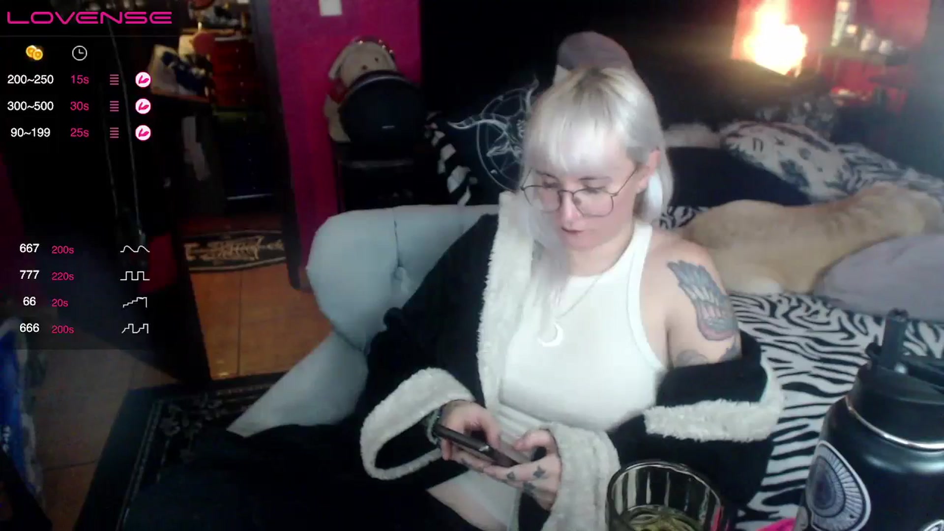 Gallery image thumbnail from AxeHallow's myfreecams stream on, 08/19/2023, 06:25 image 5 of 20