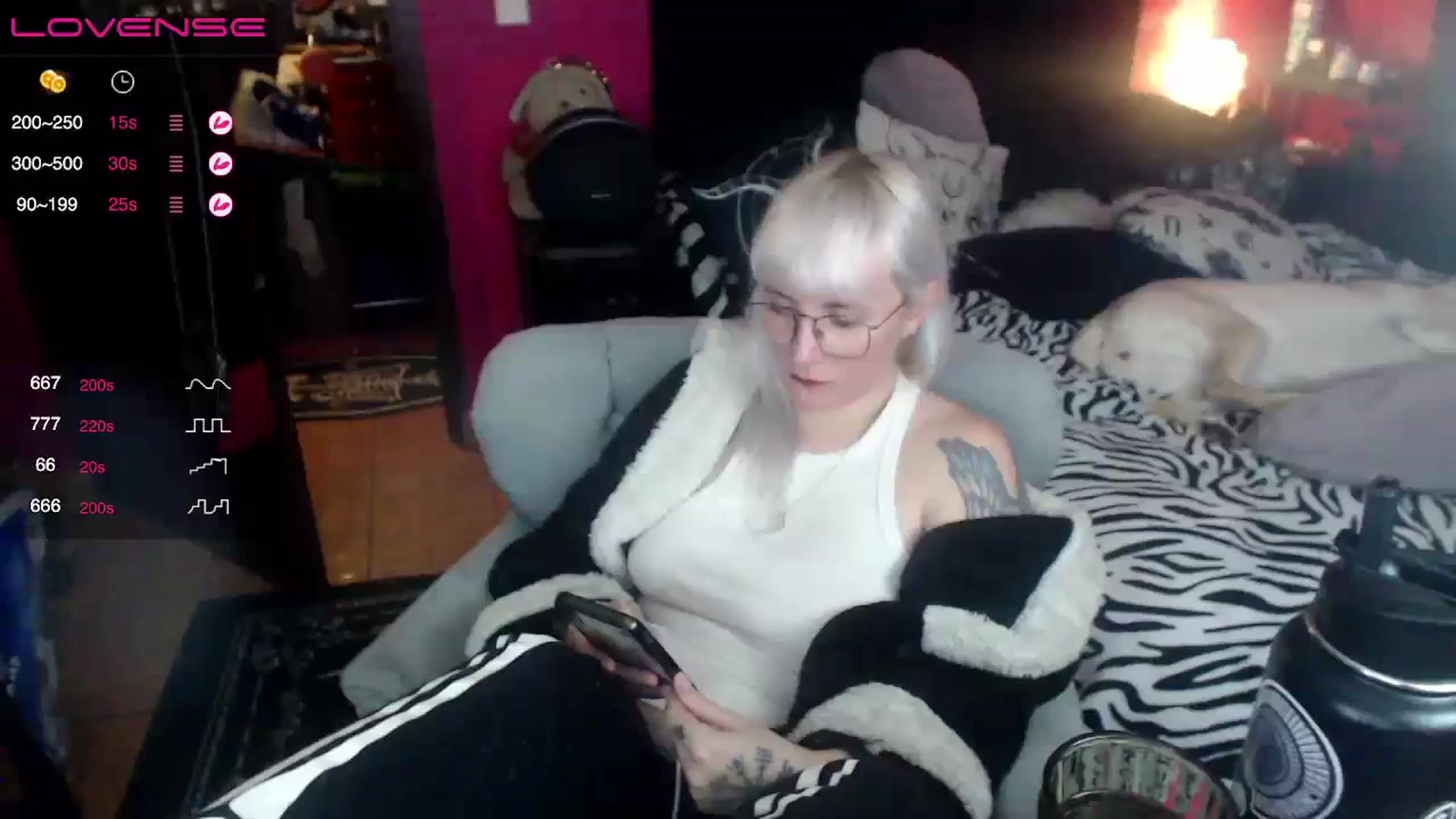 Gallery image thumbnail from AxeHallow's myfreecams stream on, 08/19/2023, 06:25 image 2 of 20