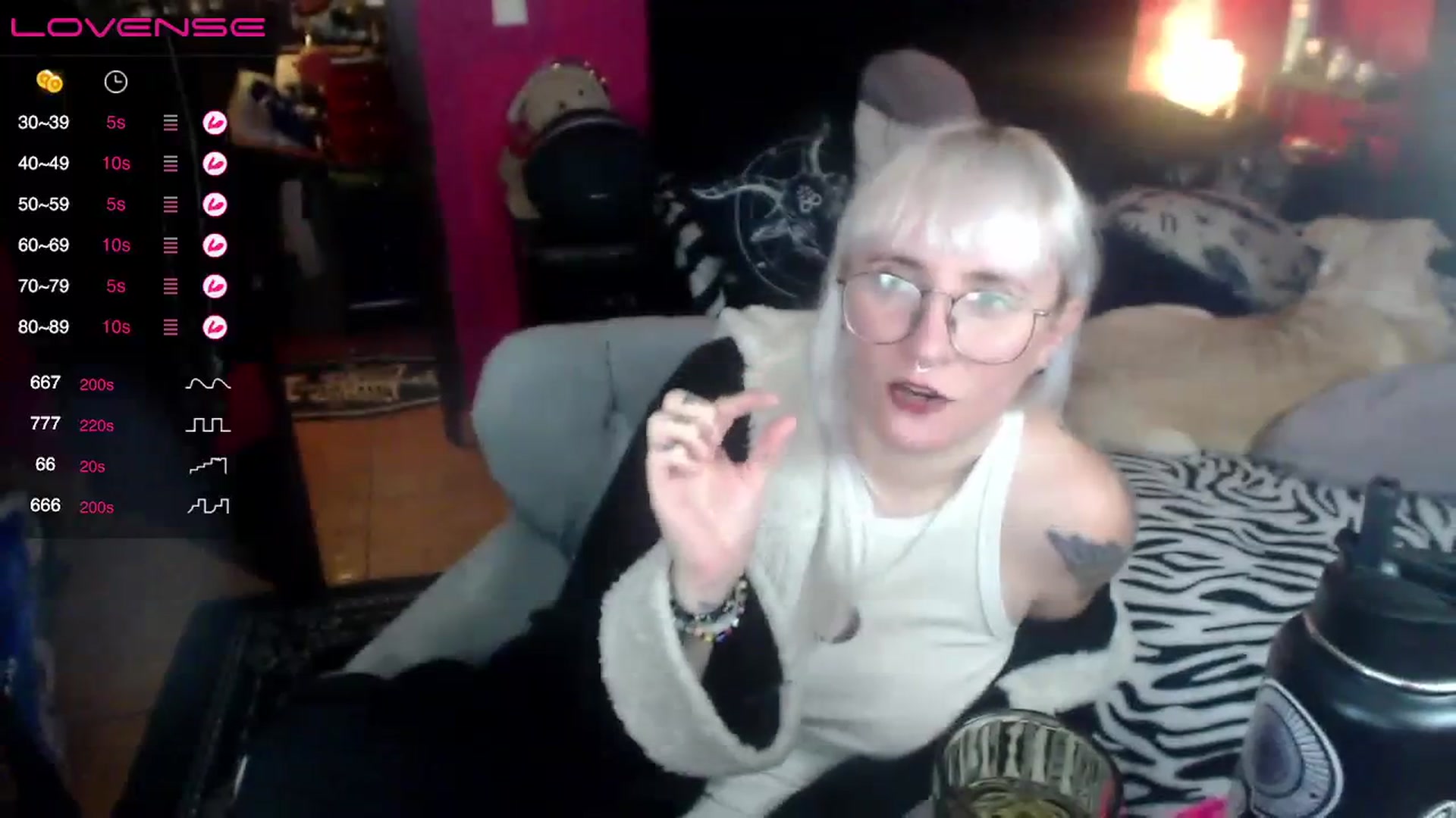 Gallery image thumbnail from AxeHallow's myfreecams stream on, 08/19/2023, 06:25 image 4 of 20