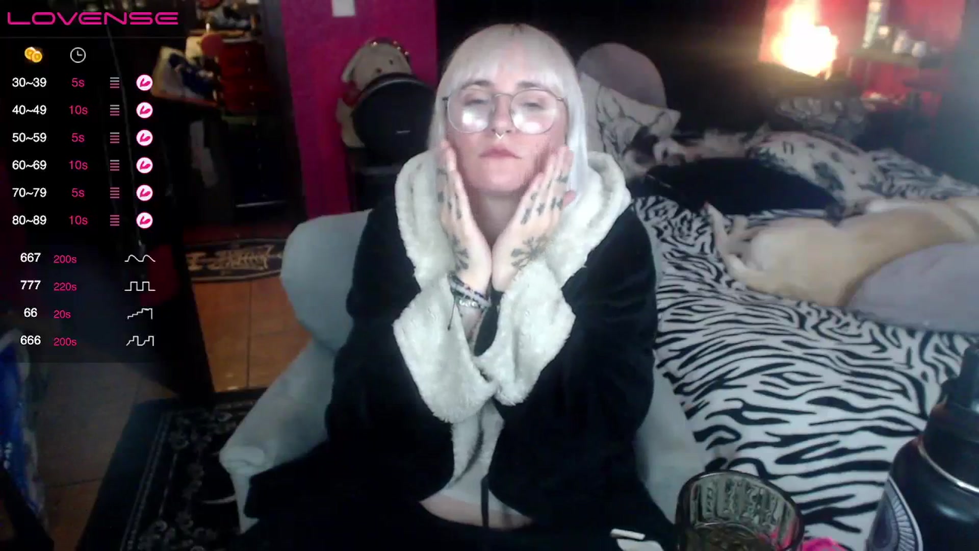 Gallery image thumbnail from AxeHallow's myfreecams stream on, 08/19/2023, 06:25 image 19 of 20